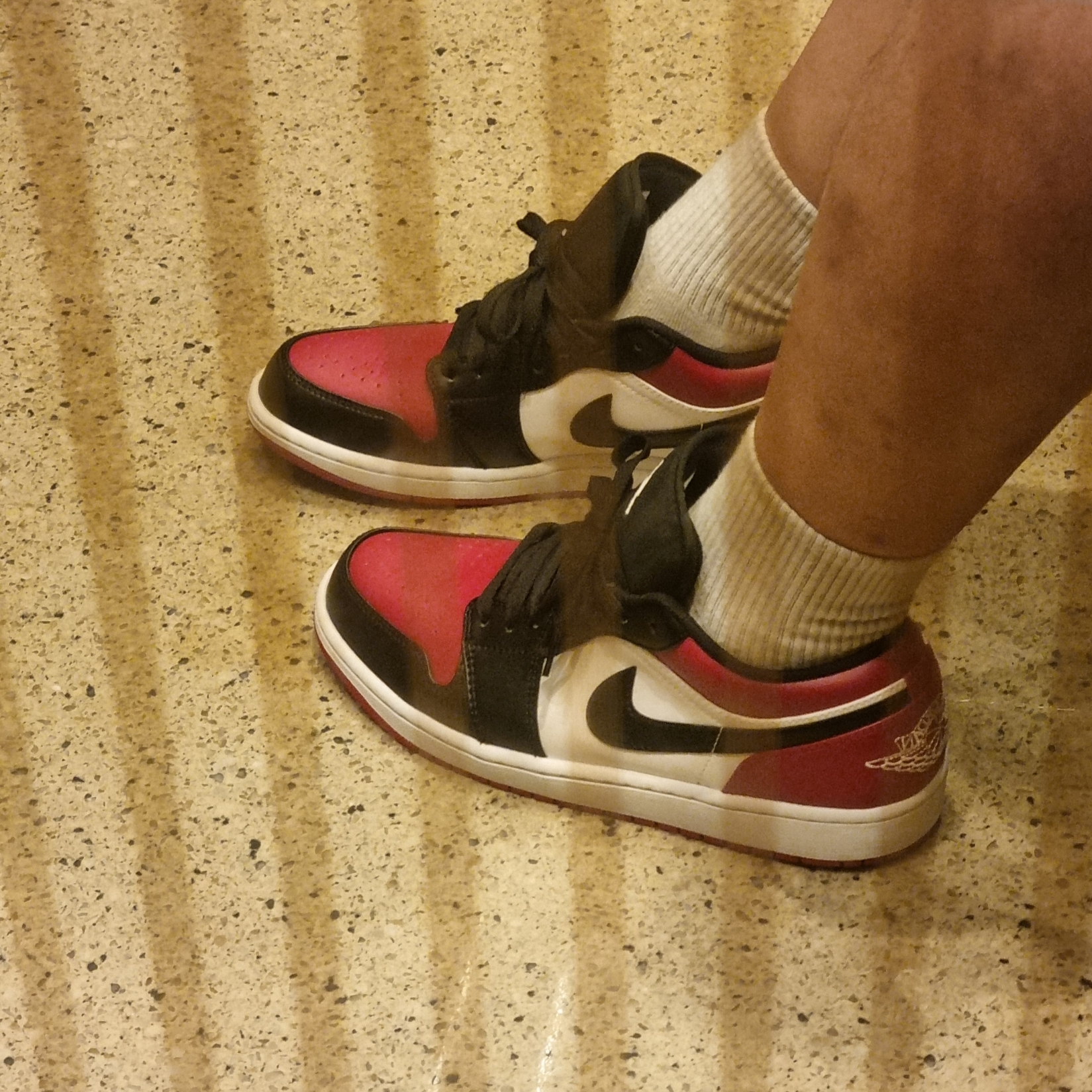 Jordan 1 Low Bred Toe 착용 스타일 - 3