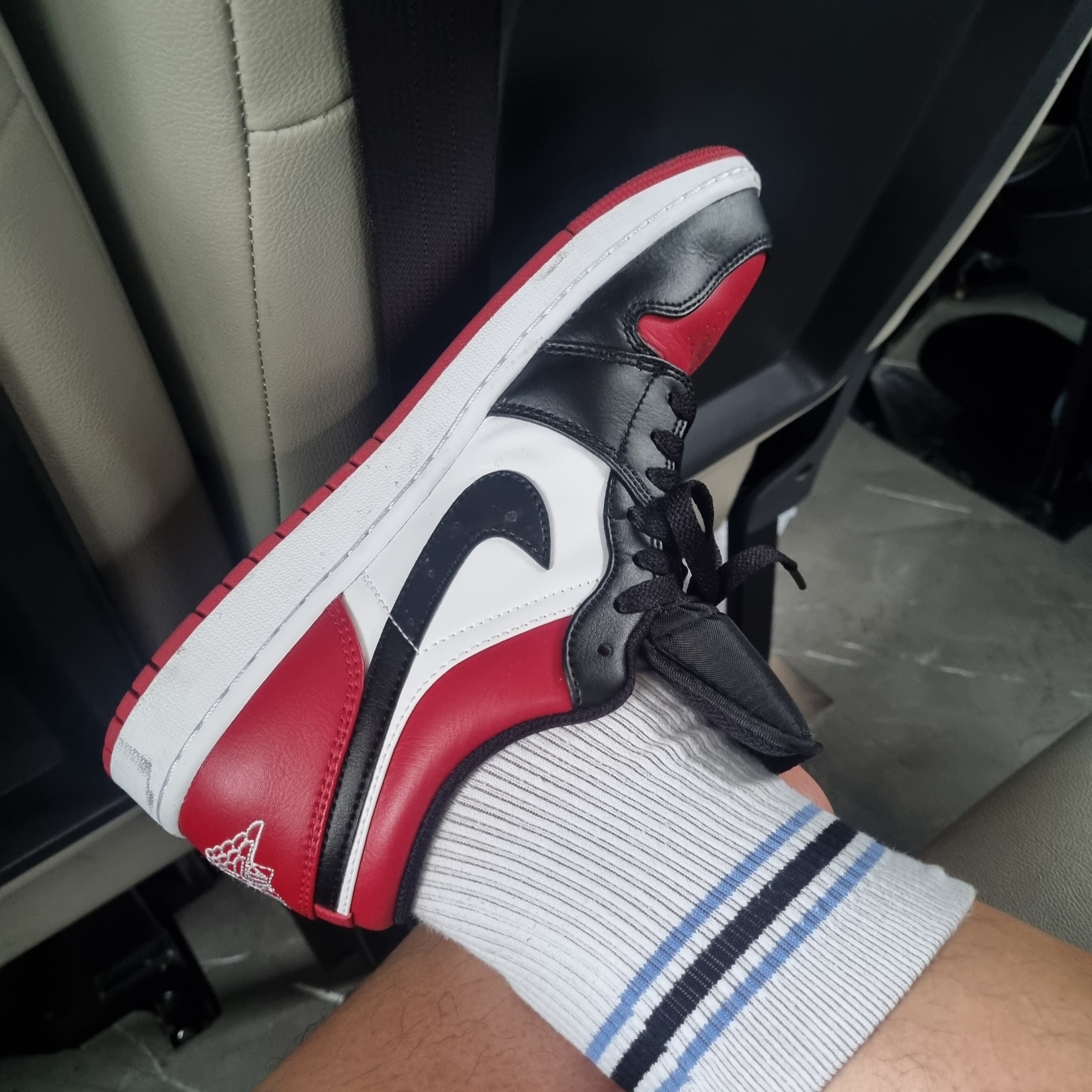 Jordan 1 Low Bred Toe 착용 스타일 - 1
