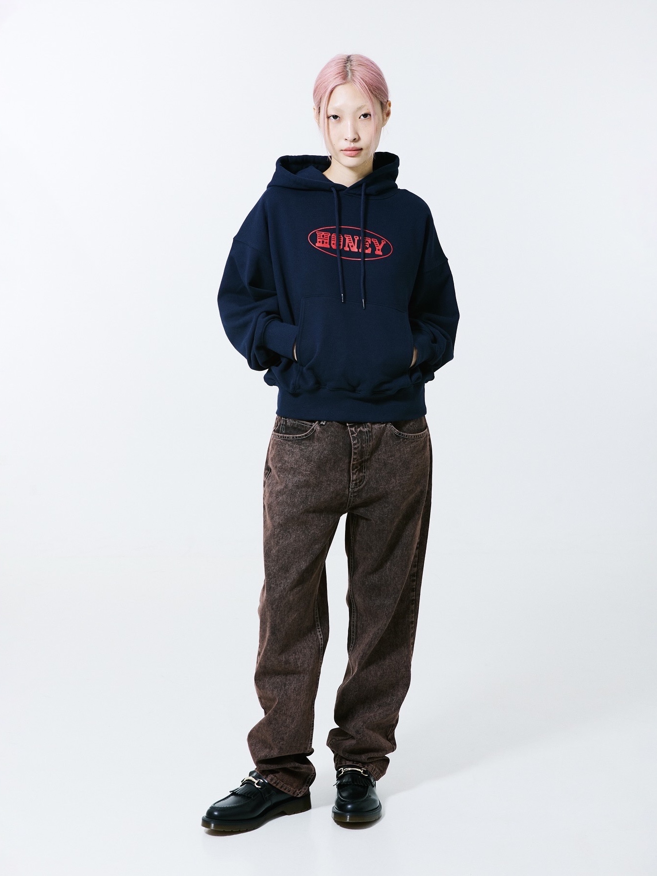 Honey Scoop House C Boy Logo Hooded Sweatshirt Navy, Honey Scoop House Honey Stitch Denim Brown 착용 스타일 - 1