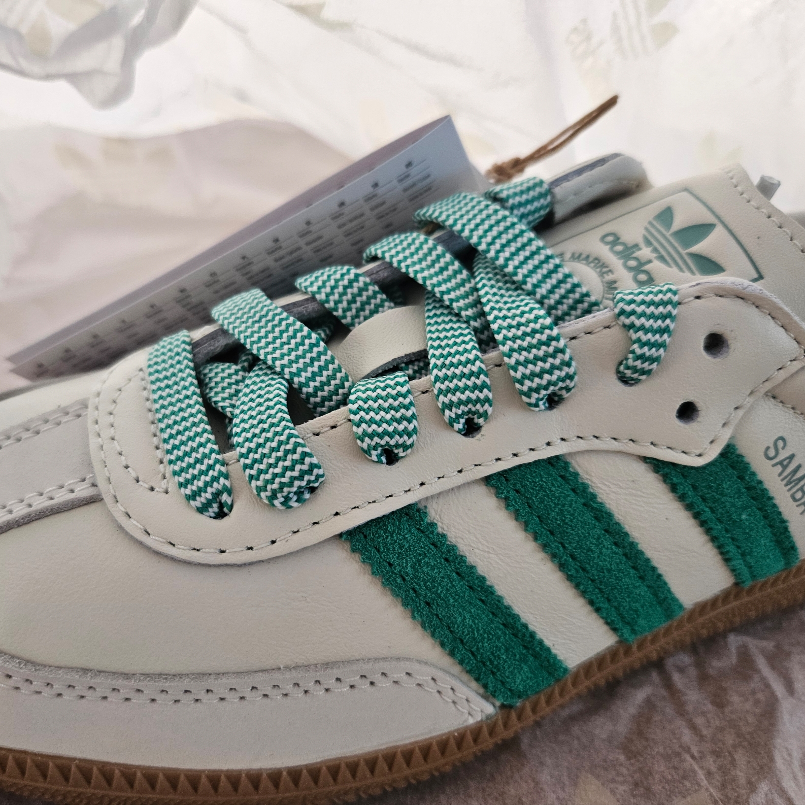 (W) Adidas Samba OG Off White Court Green, (W) Adidas Samba OG Off White Dark Blue 착용 스타일 - 1