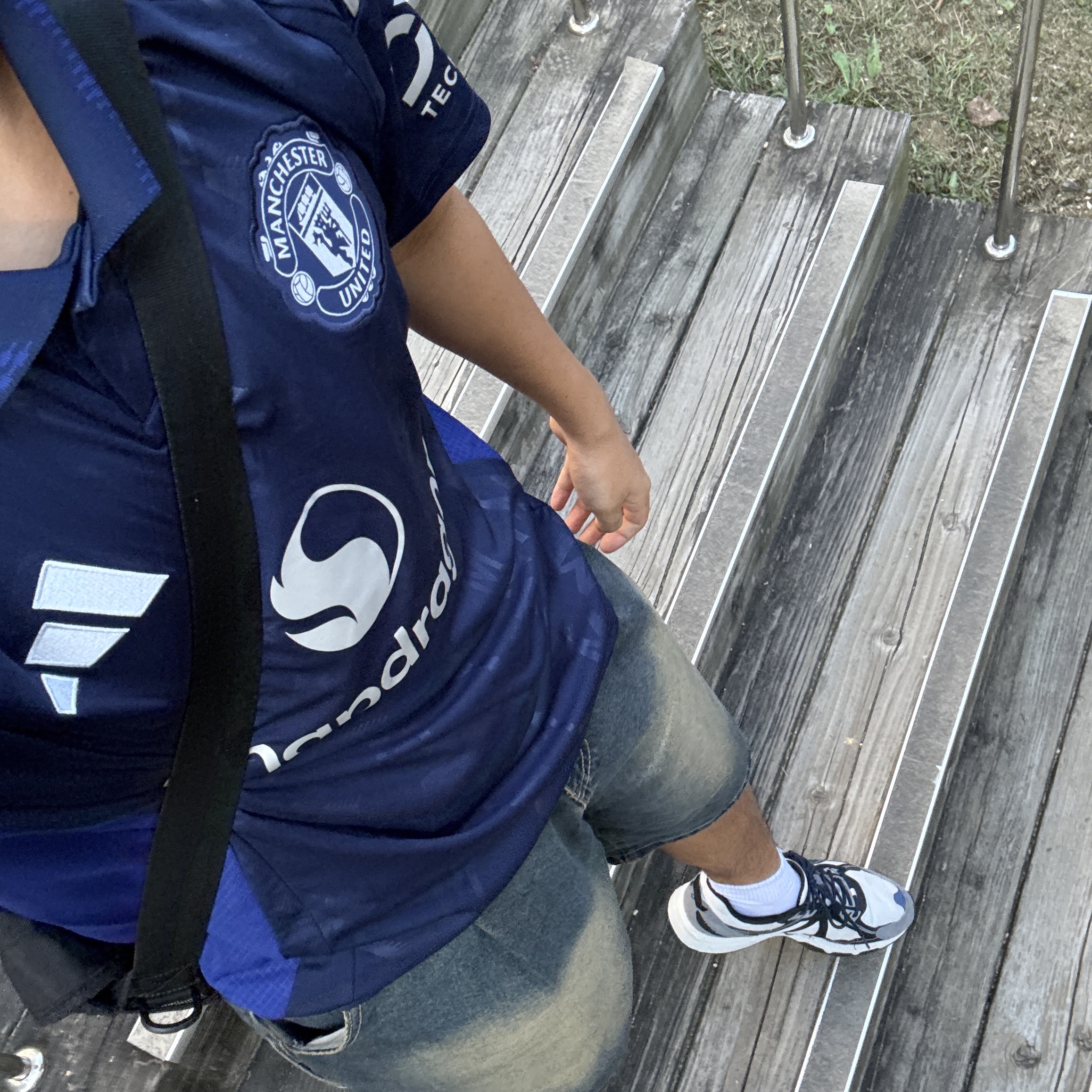 Adidas Manchester United 2024/25 Away Jersey Night Indigo - KR Sizing (Non Marking Ver.), Asics Gel-Venture 6 SPS Glacier Grey 착용 스타일
