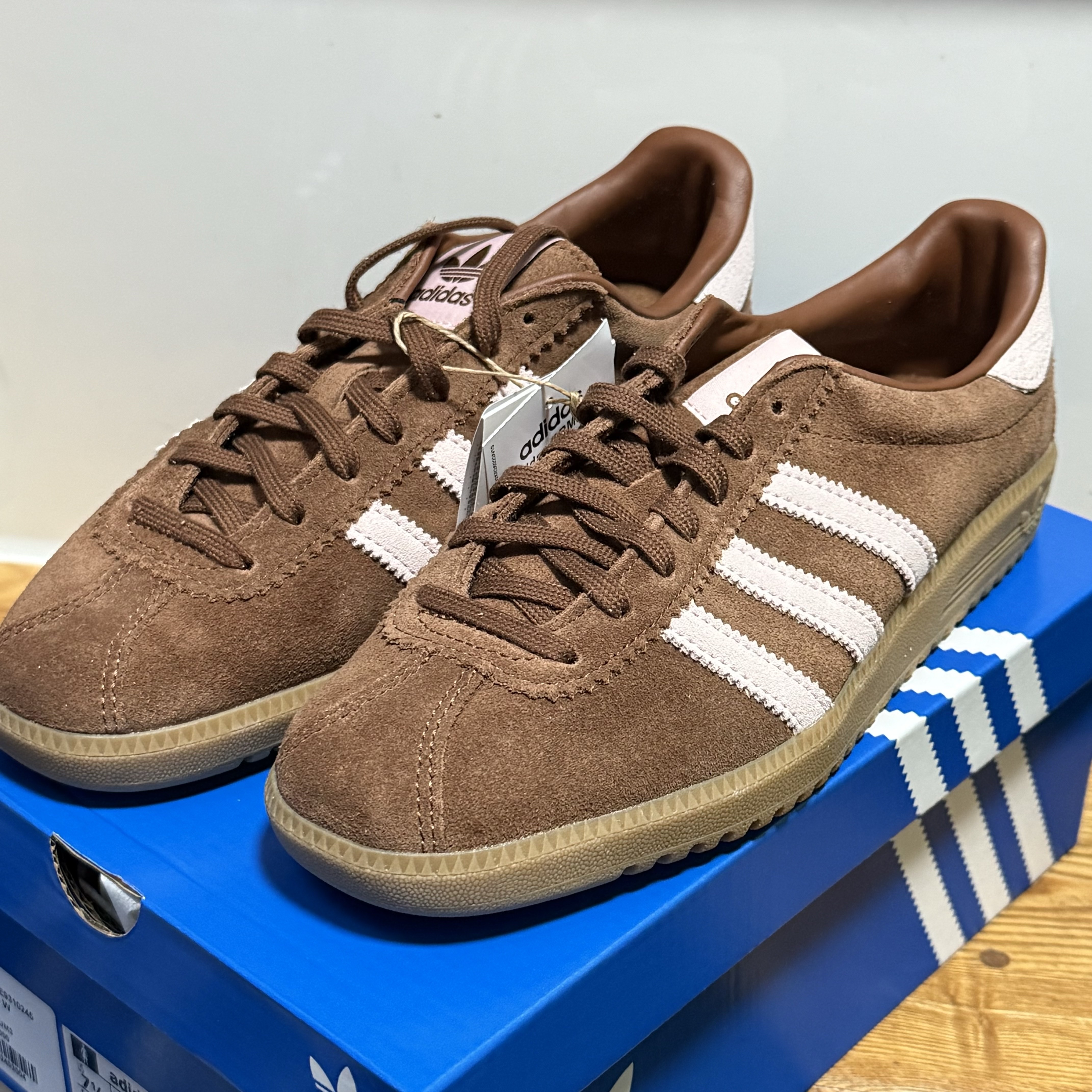 (W) Adidas Bermuda Preloved Brown 착용 스타일