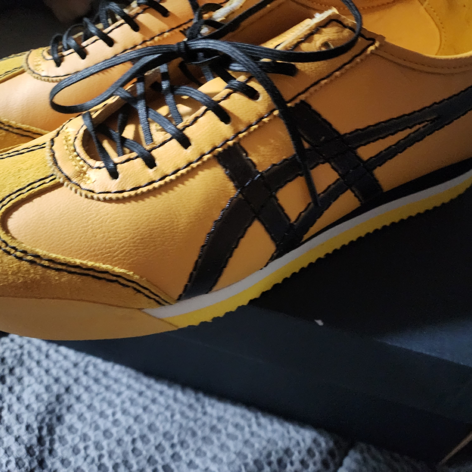 Onitsuka Tiger Mexico 66 SD PF Yellow Black 착용 스타일 - 2