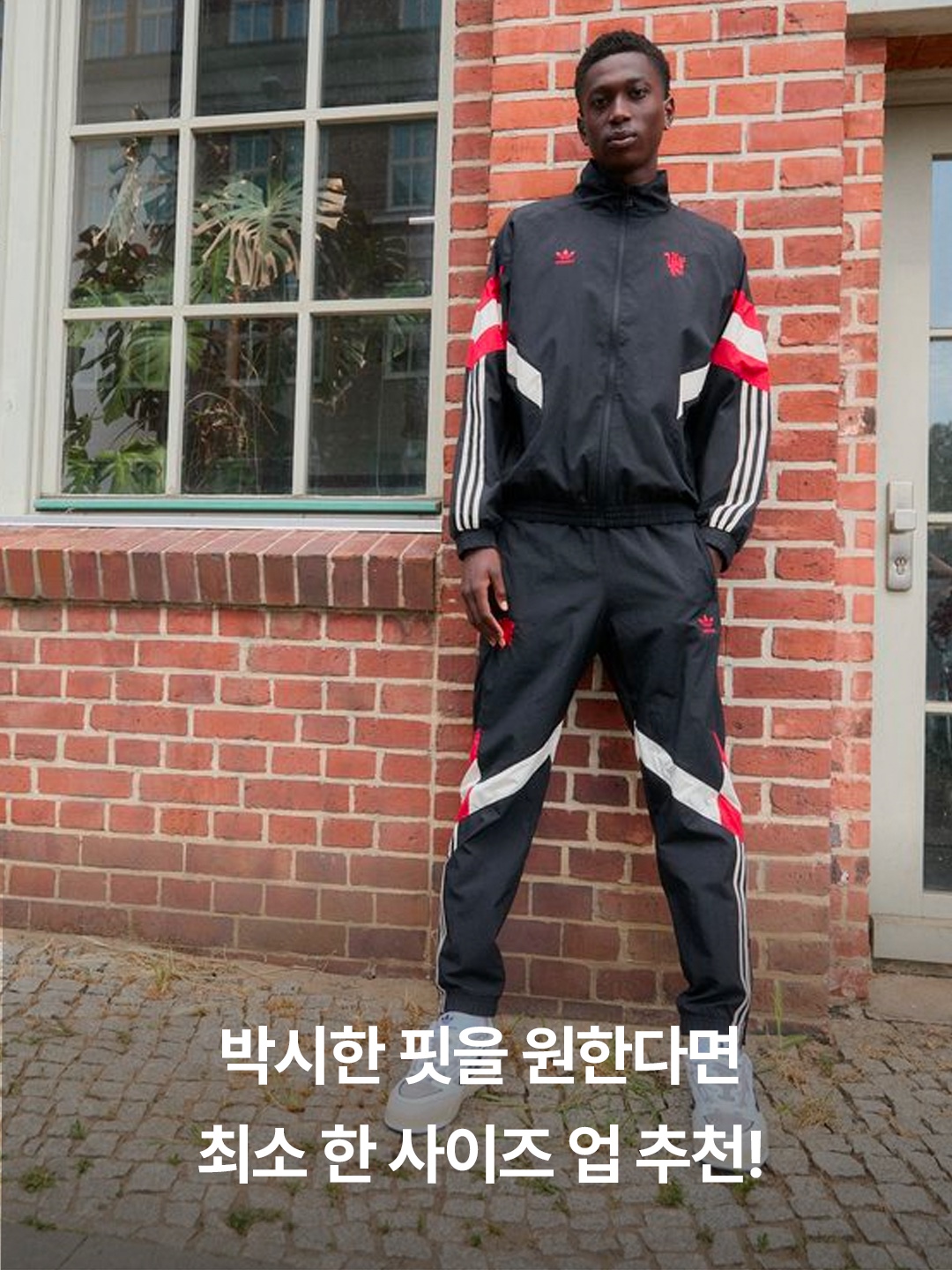 Adidas Manchester United Originals Track Top Black Red - KR Sizing 착용 스타일 - 6