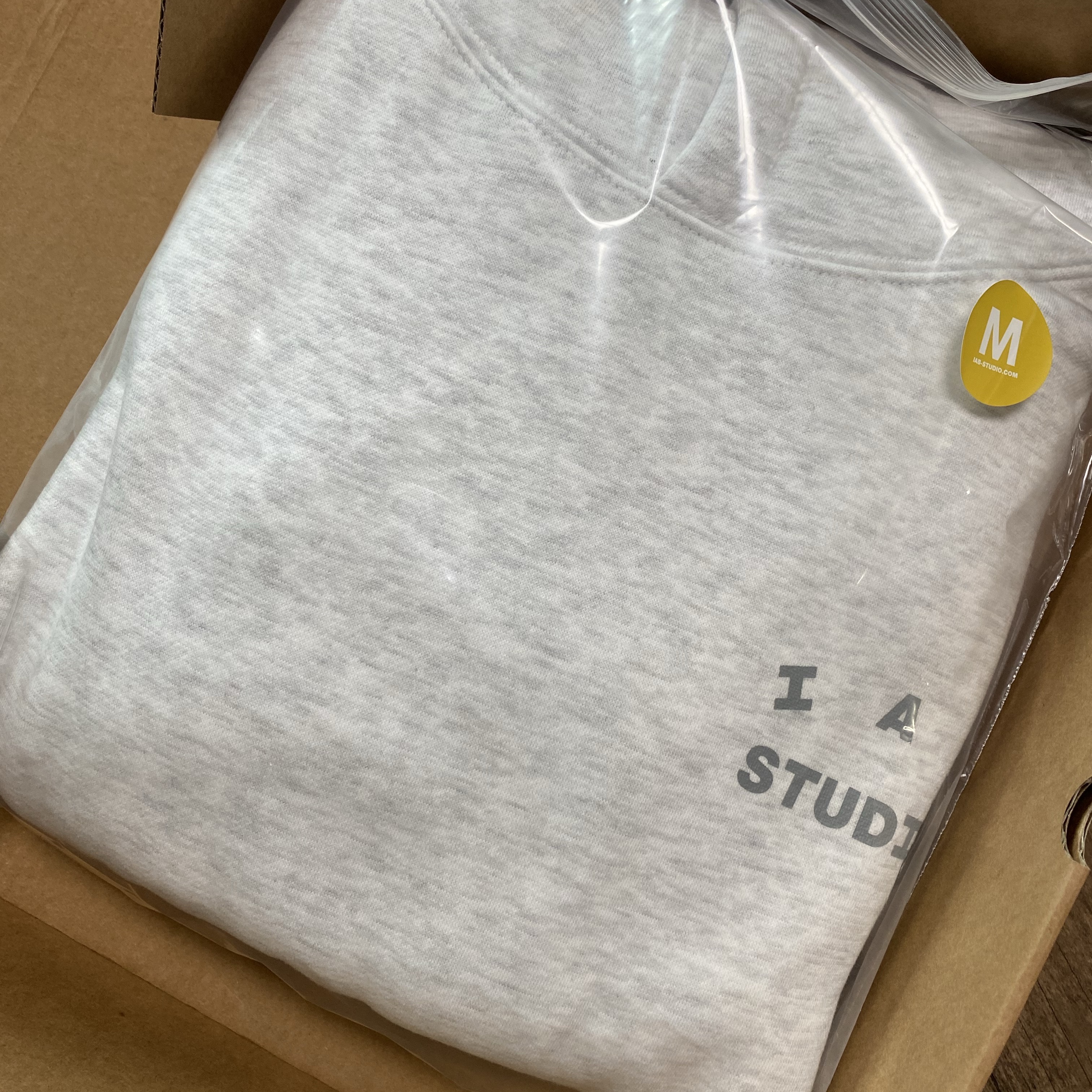 IAB Studio Hoodie Light Gray 착용 스타일 - 1