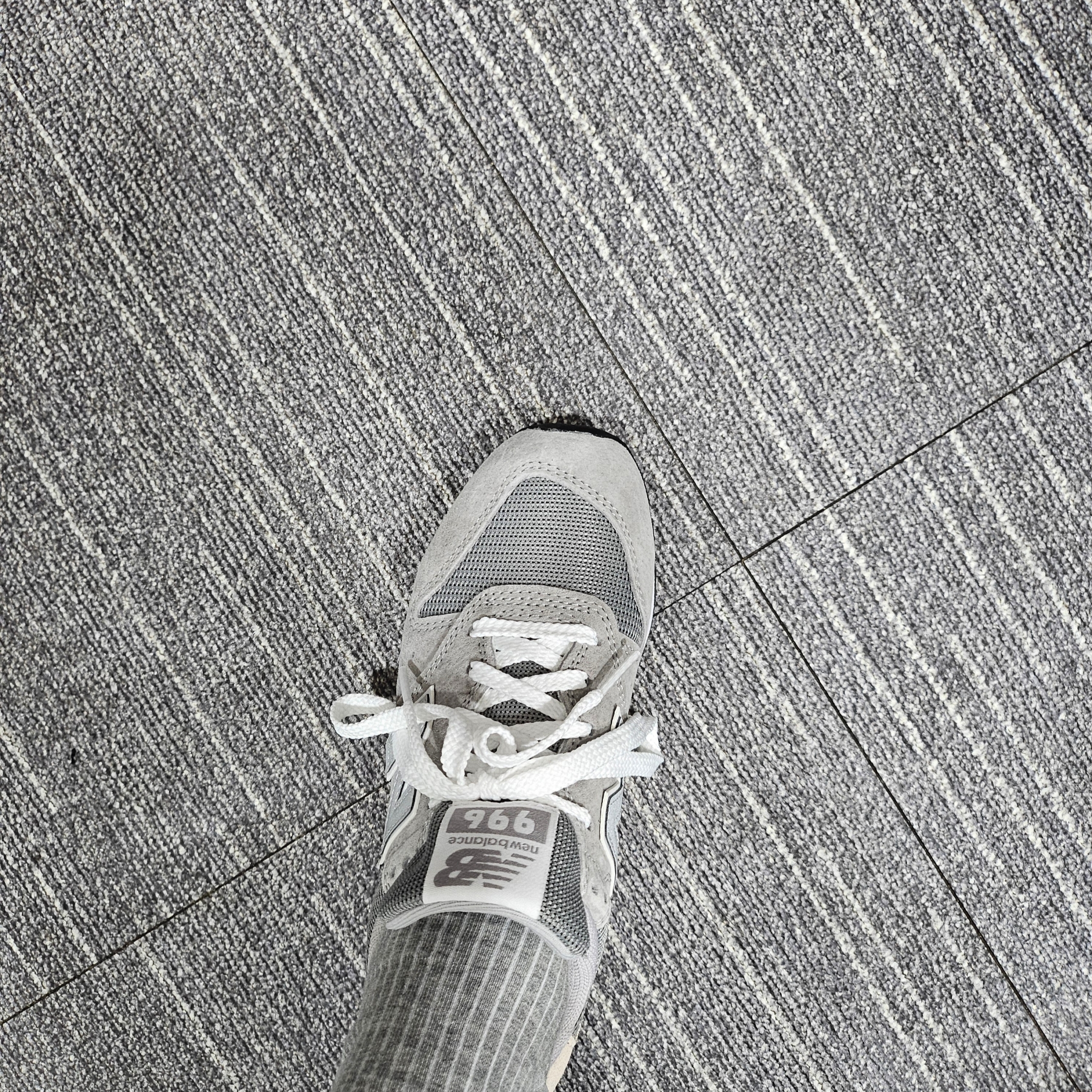 New Balance 996 Grey 착용 스타일 - 1
