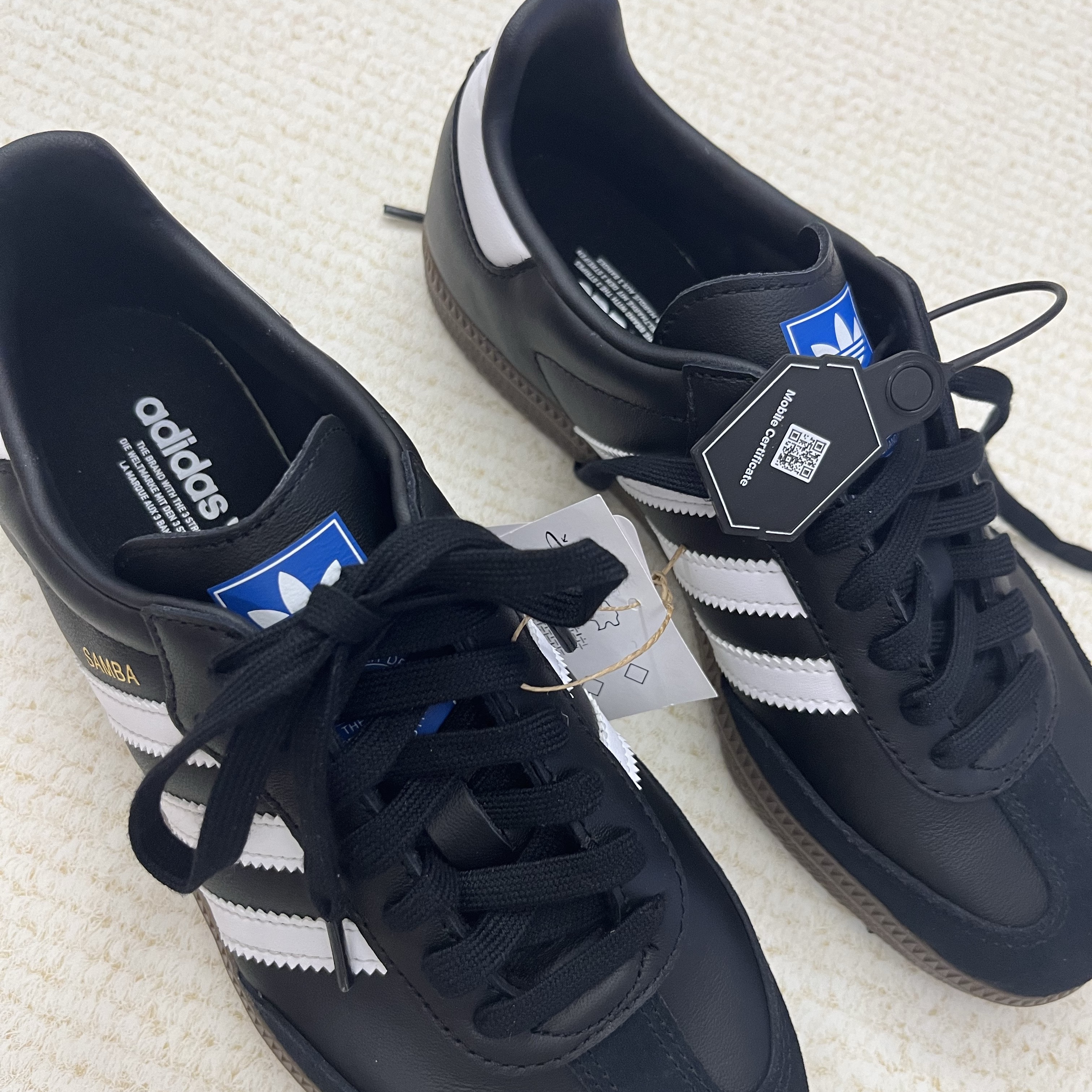 Adidas Samba OG Black White Gum 착용 스타일 - 1