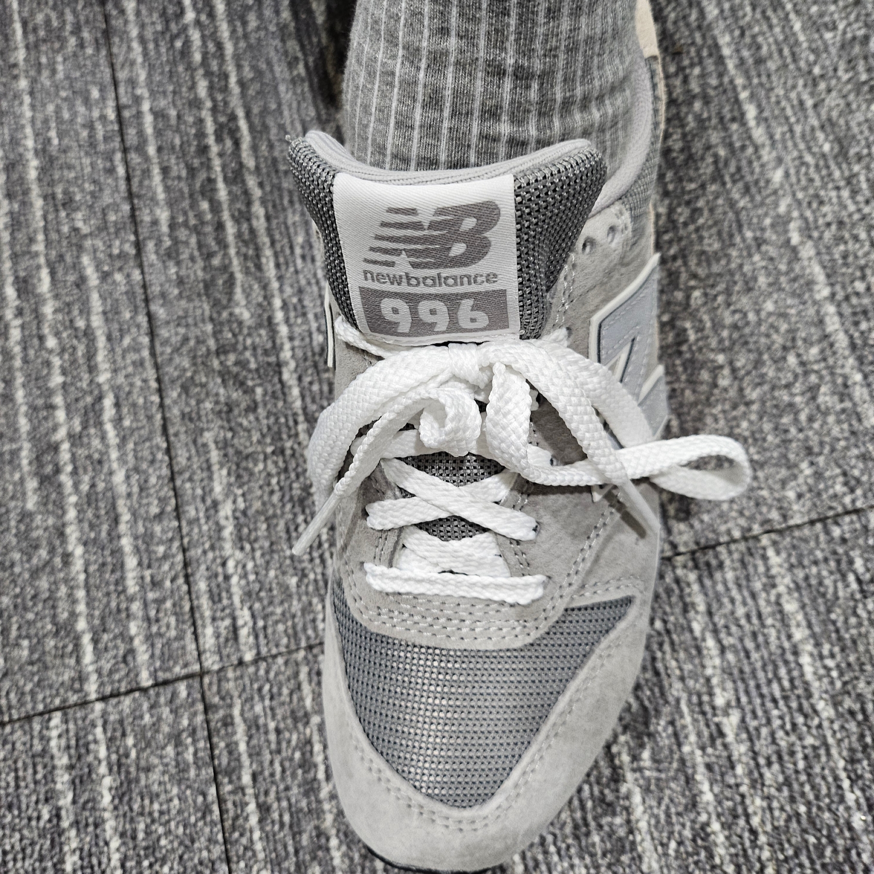 New Balance 996 Grey 착용 스타일 - 2