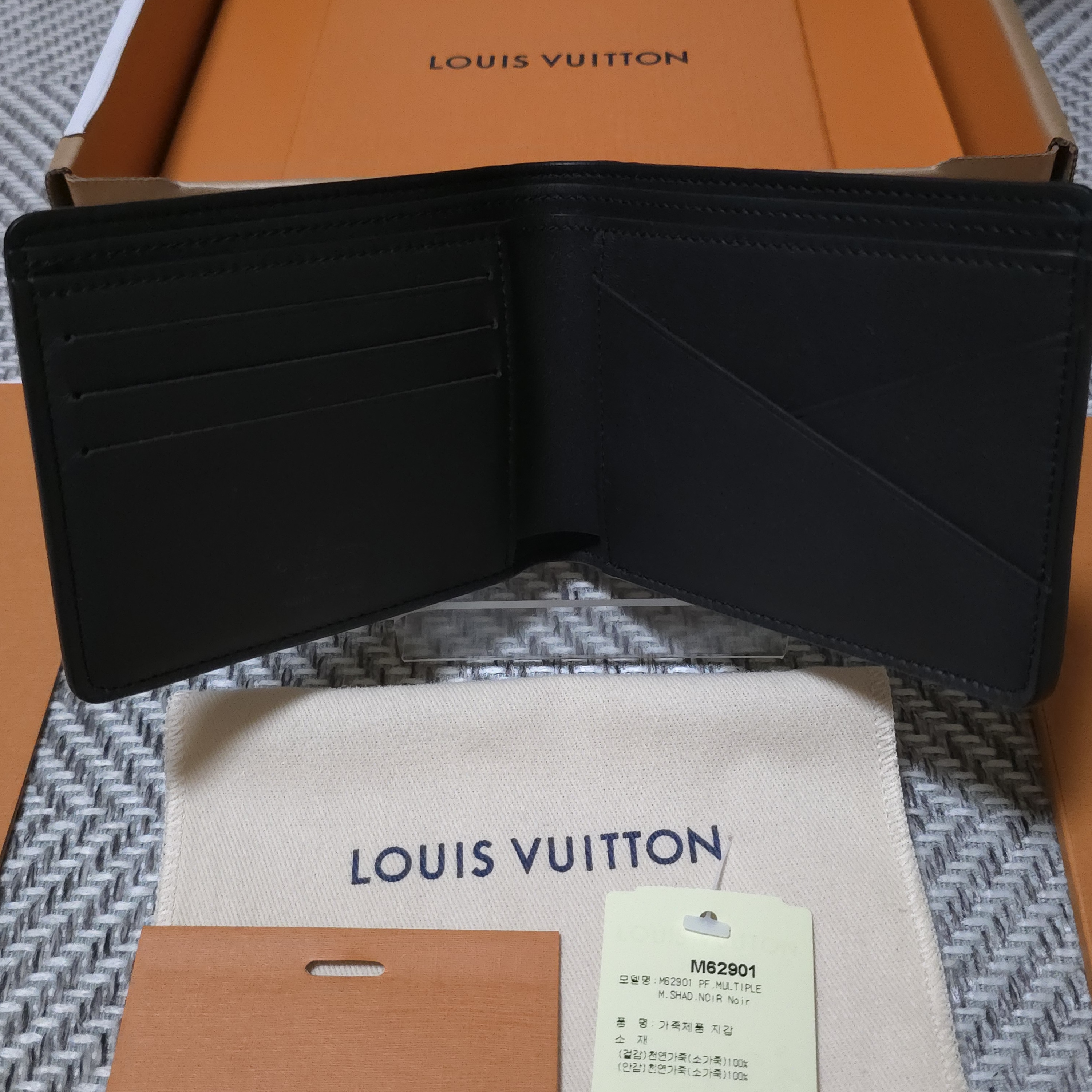 Louis Vuitton Multiple Wallet Monogram Shadow 착용 스타일 - 5