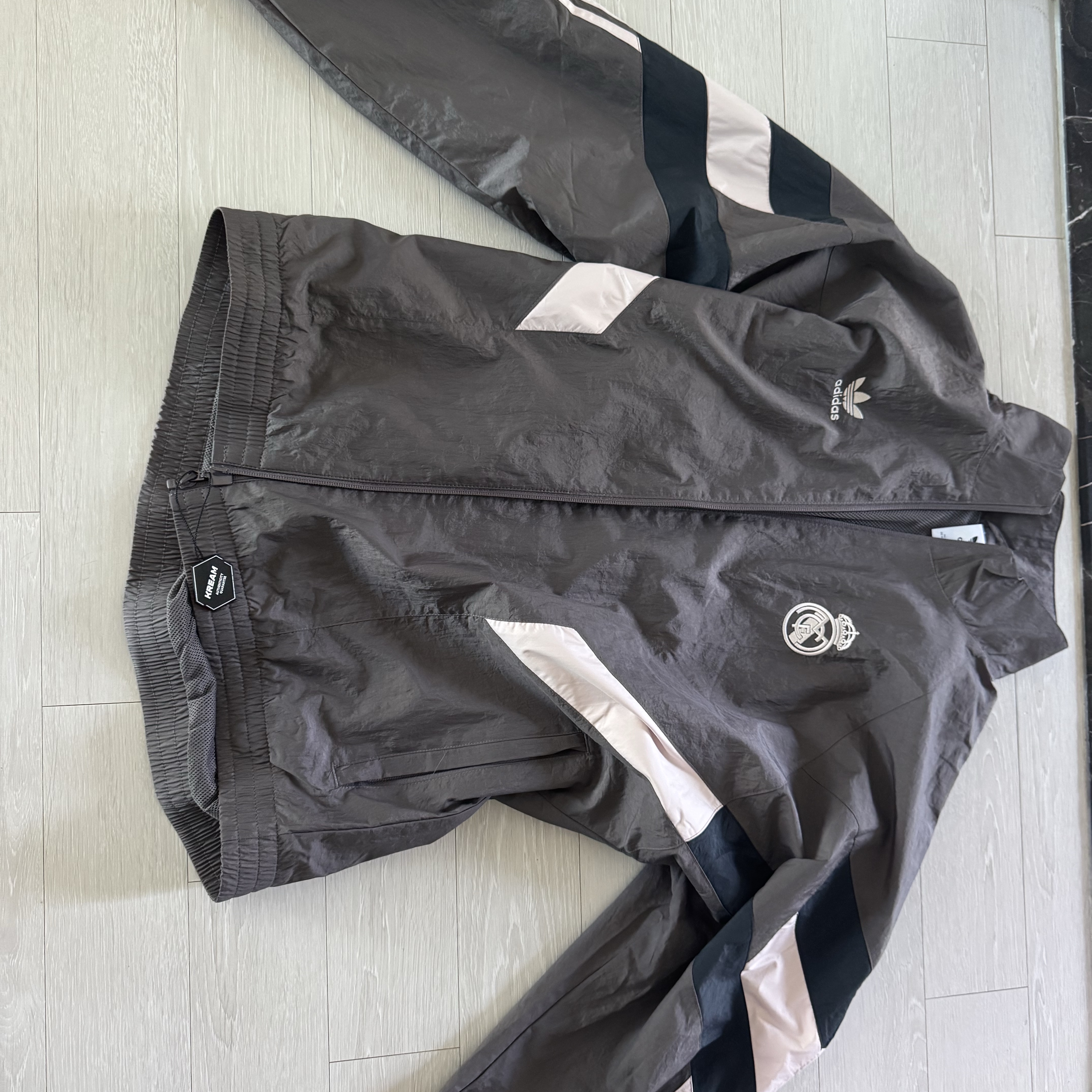 Adidas Real Madrid Originals Track Top Charcoal Grey - KR Sizing 착용 스타일