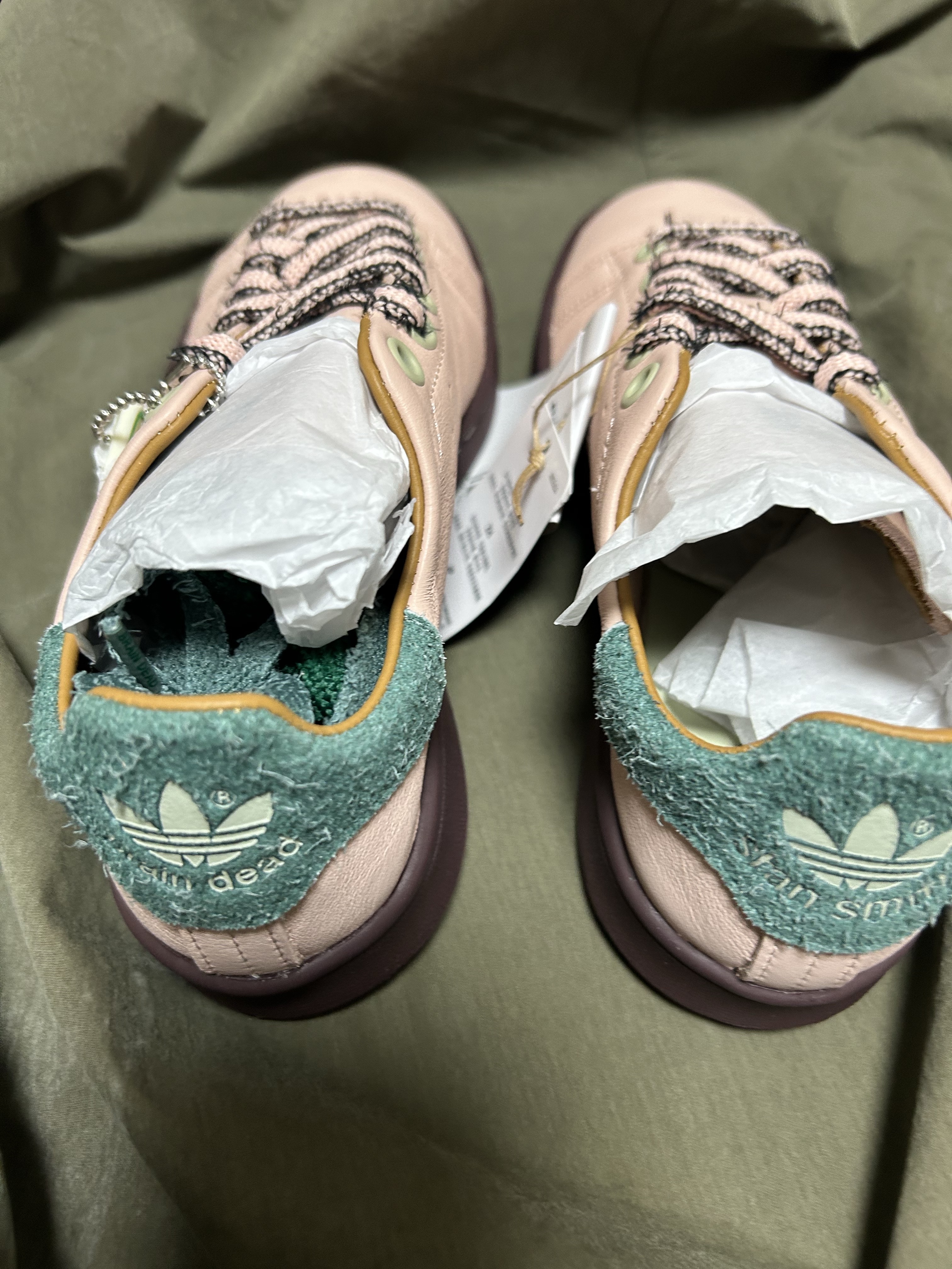 Adidas x Brain Dead Stan Smith Vapour Pink Core Black 착용 스타일