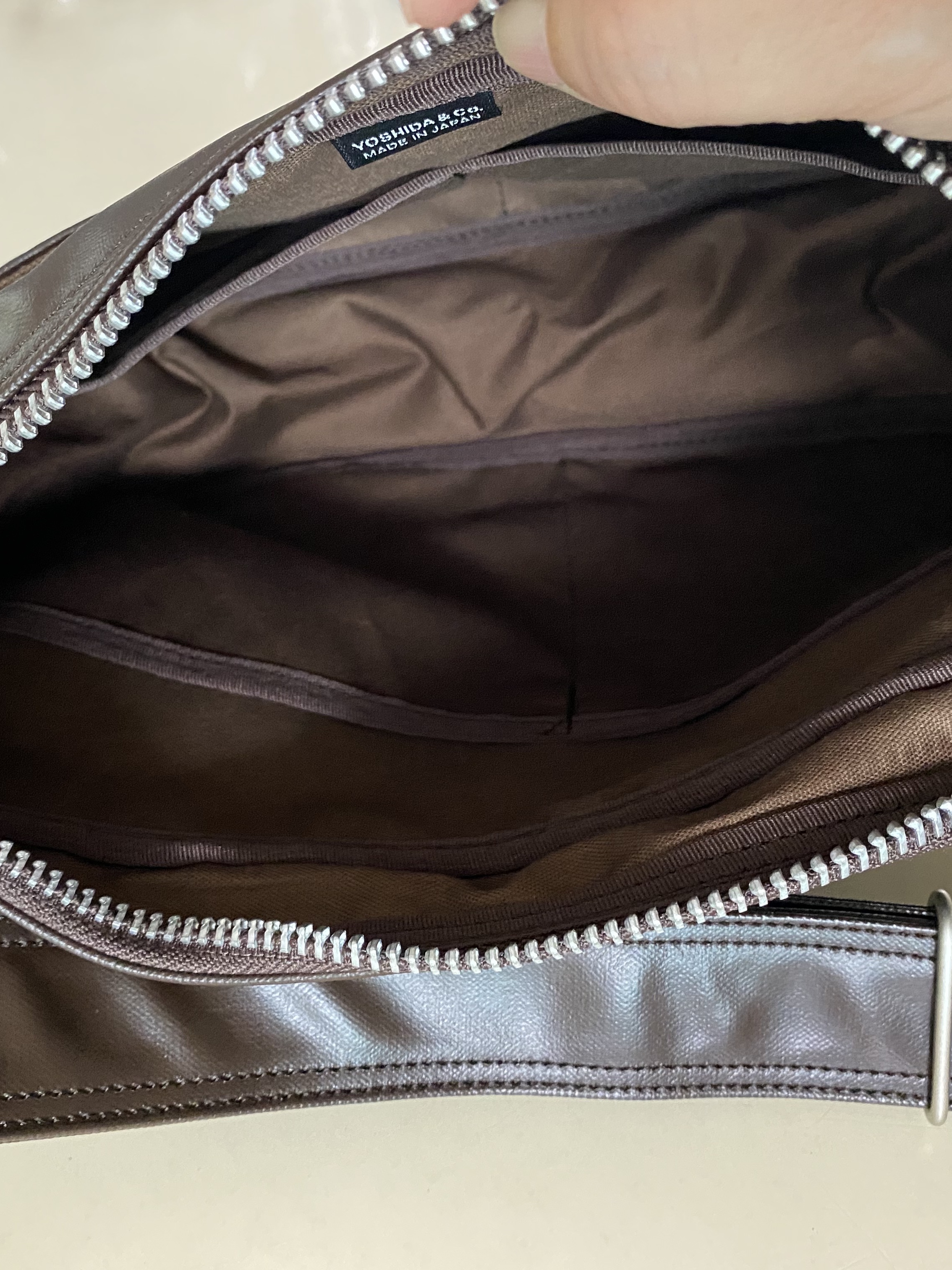 Porter Free Style Shoulder Bag Brown 착용 스타일 - 5