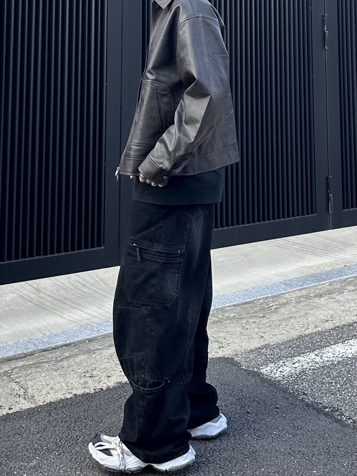 Balenciaga Cargo Sneakers White Grey 착용 스타일 - 4