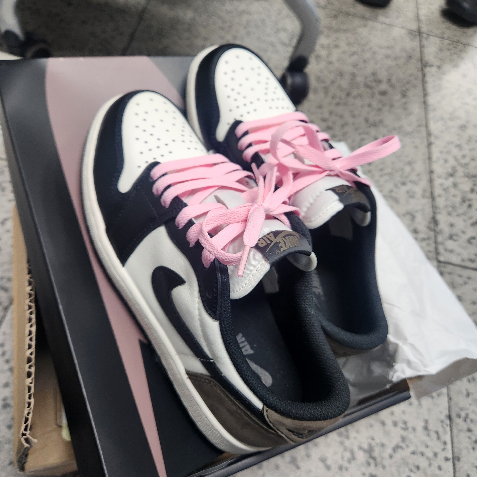 Jordan 1 Retro Low OG Mocha 착용 스타일 - 4