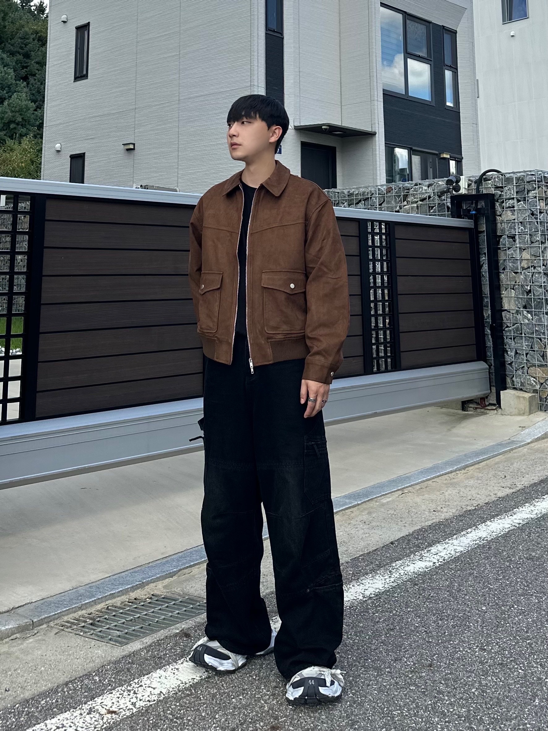 Balenciaga Cargo Sneakers White Grey 착용 스타일 - 1