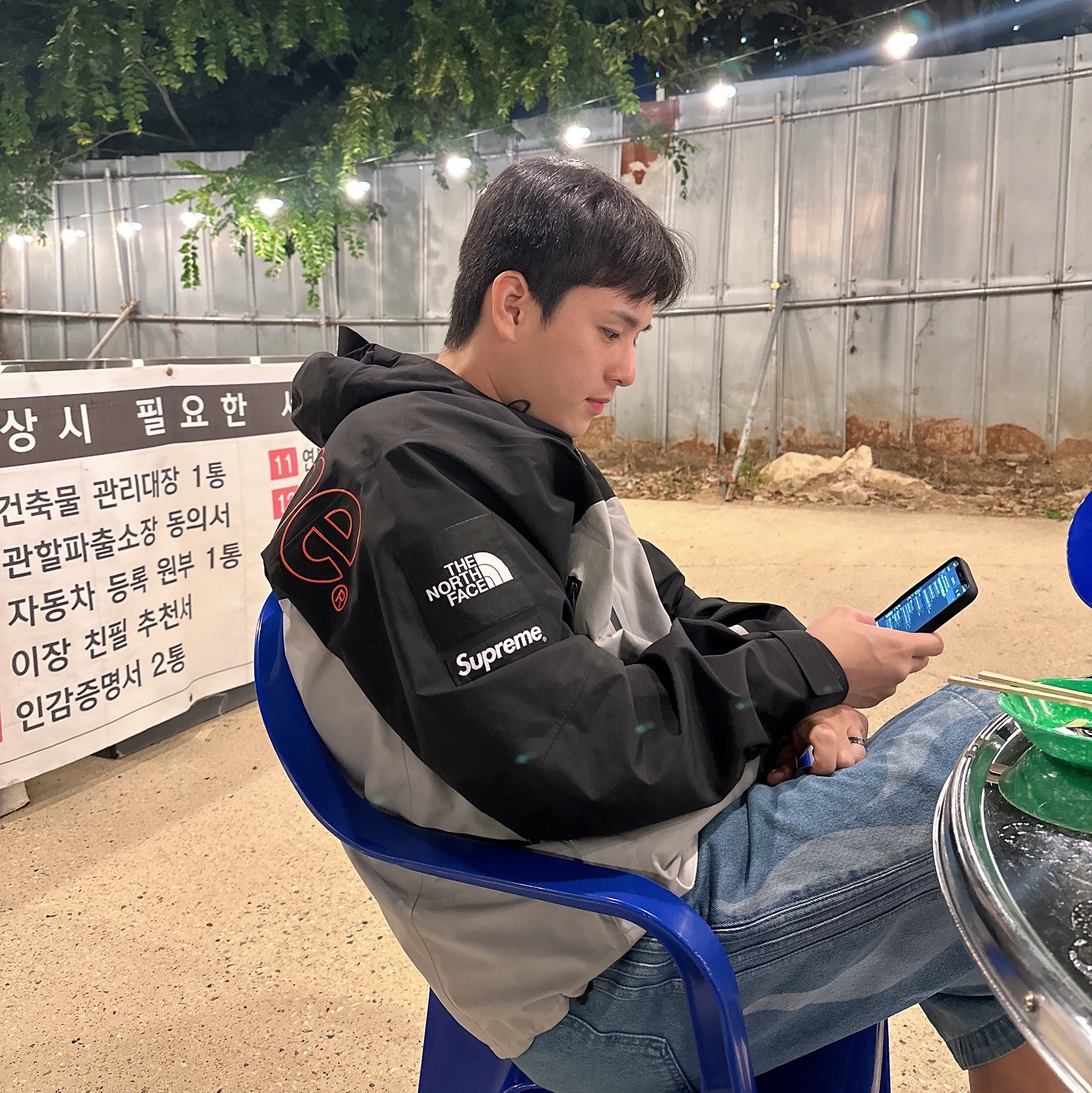 Supreme x The North Face Taped Seam Shell Jacket Grey - 22FW 착용 스타일