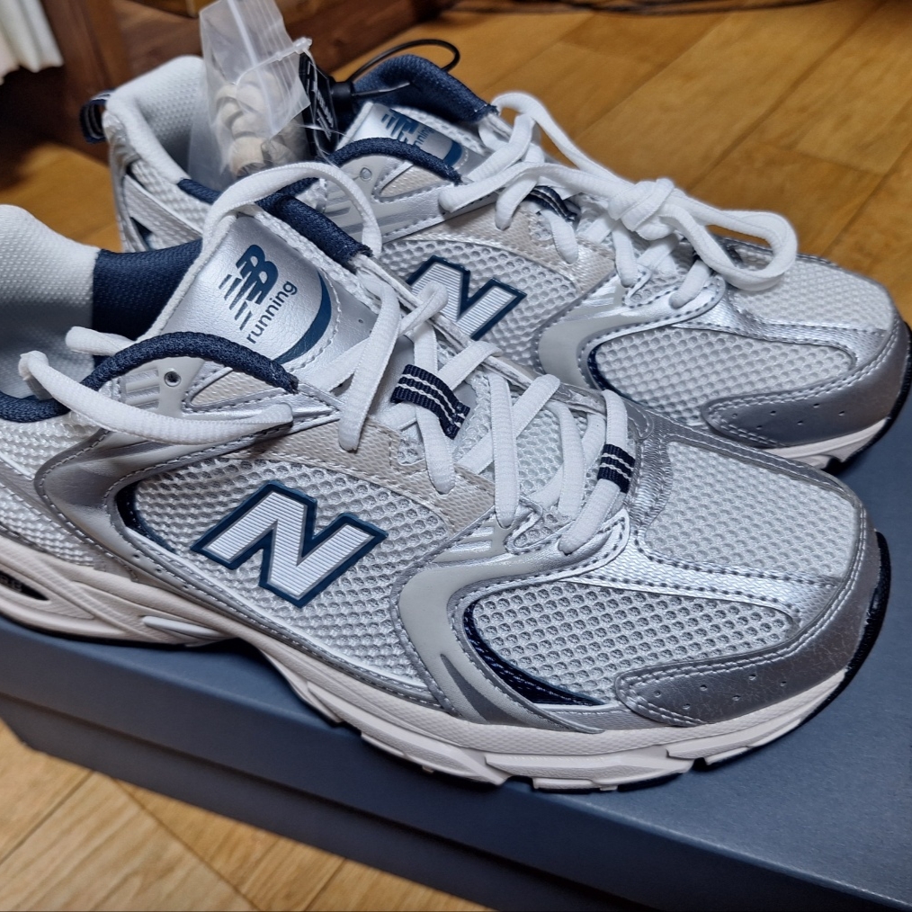 New Balance 530 Steel Grey 착용 스타일