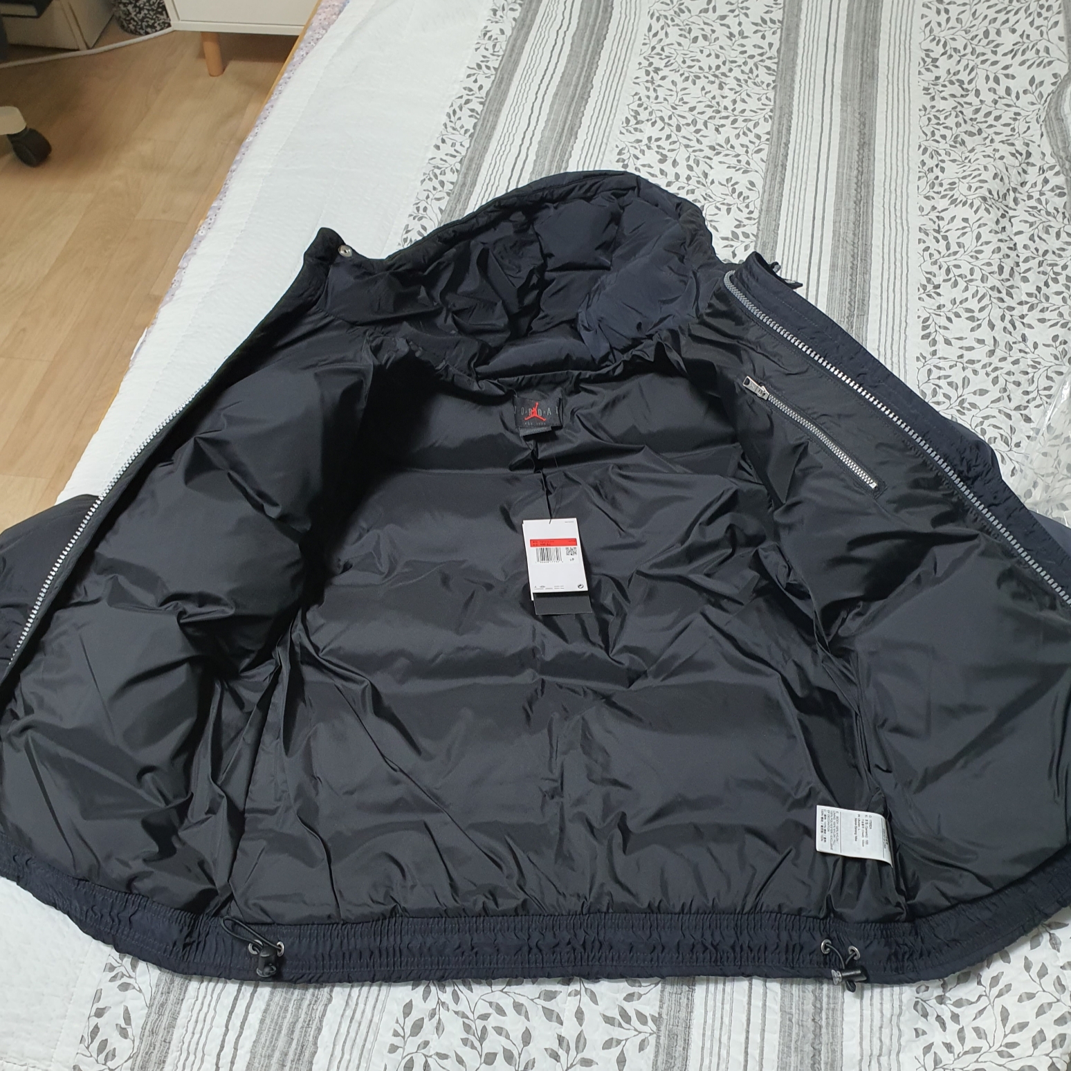 Jordan Essentials Puffer Jacket Black Sail - Asia 착용 스타일 - 1