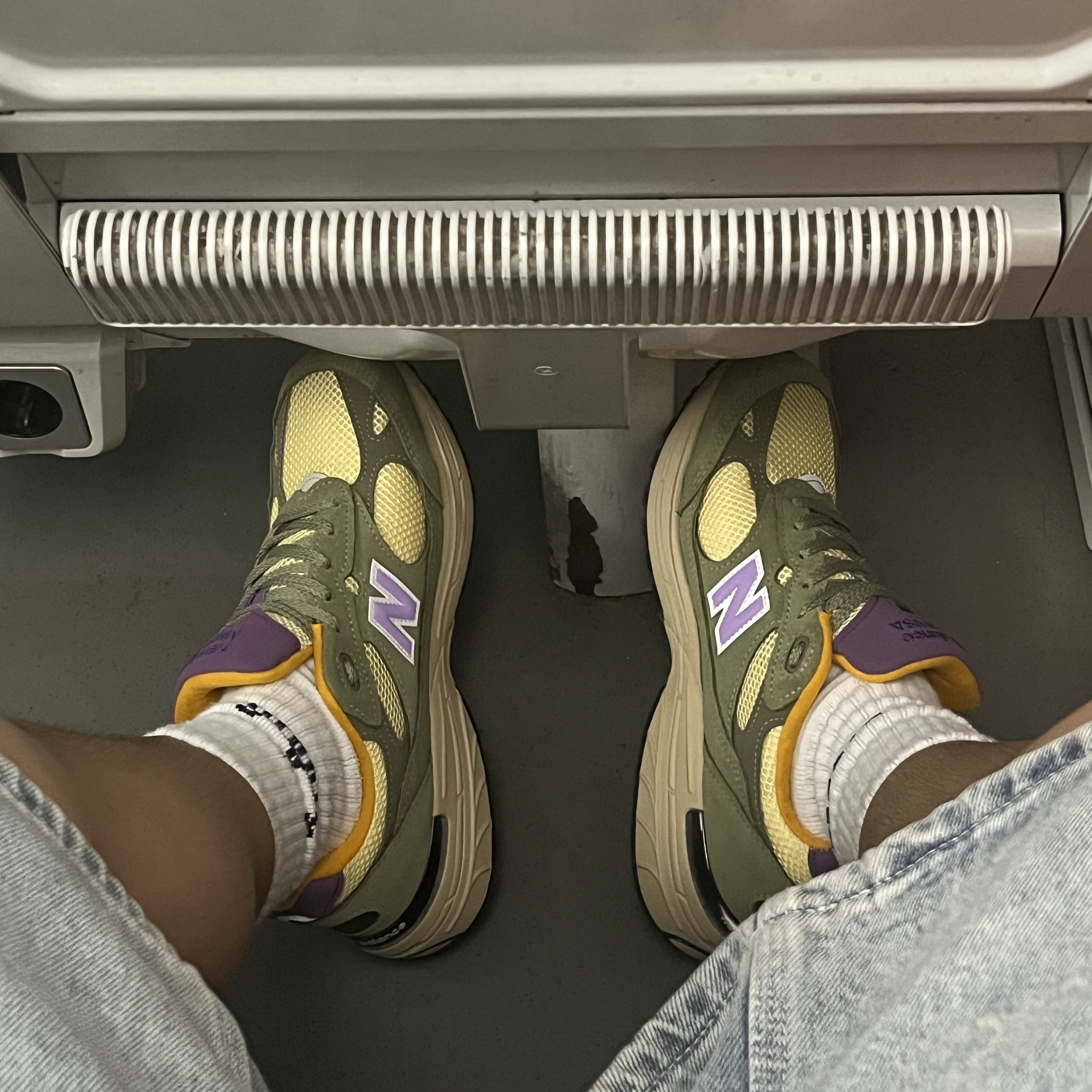 New Balance 993 Made in USA Olive Leaf Maize 착용 스타일