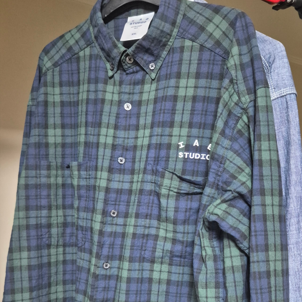 IAB Studio Blackwatch Tartan Shirt Blue Green 착용 스타일