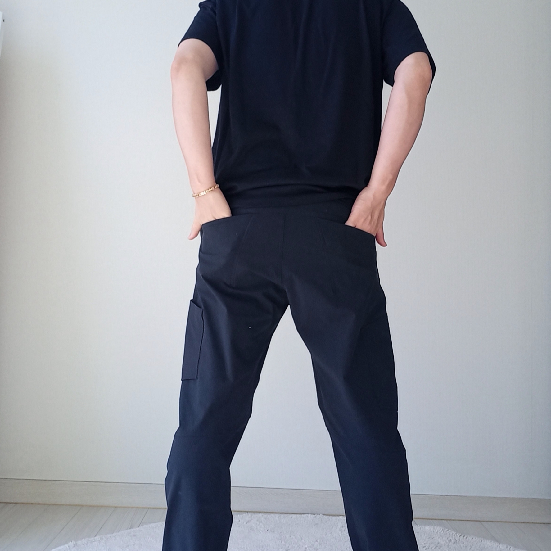 Arc'teryx Arc'word Logo SS T-Shirt Black II, Arc'teryx Cronin Pants Black 착용 스타일 - 9