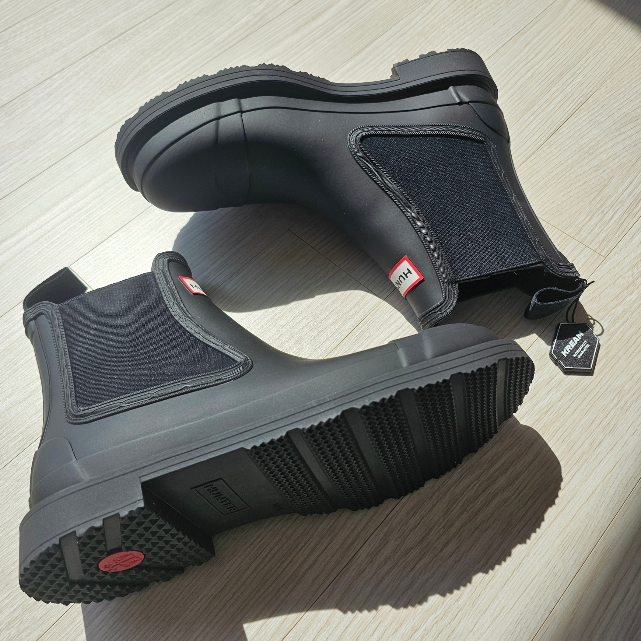 Hunter Commando Chelsea Boots Black 착용 스타일 - 2