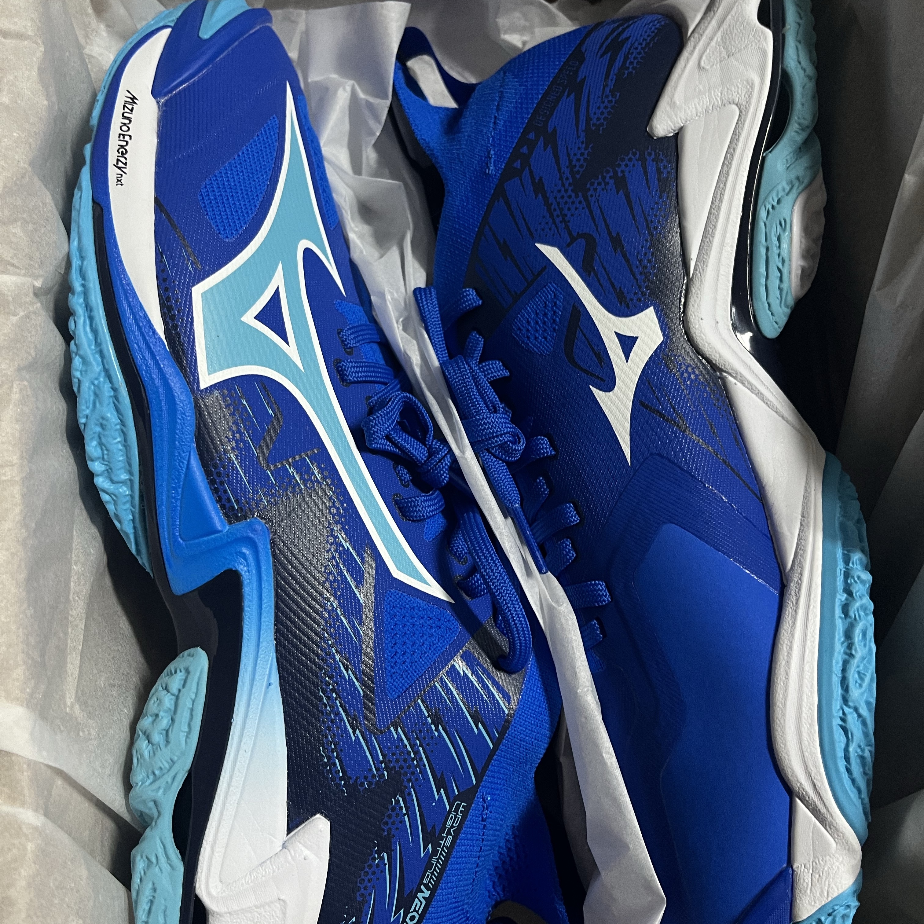 Mizuno Wave Lightning Neo III Blue White 착용 스타일