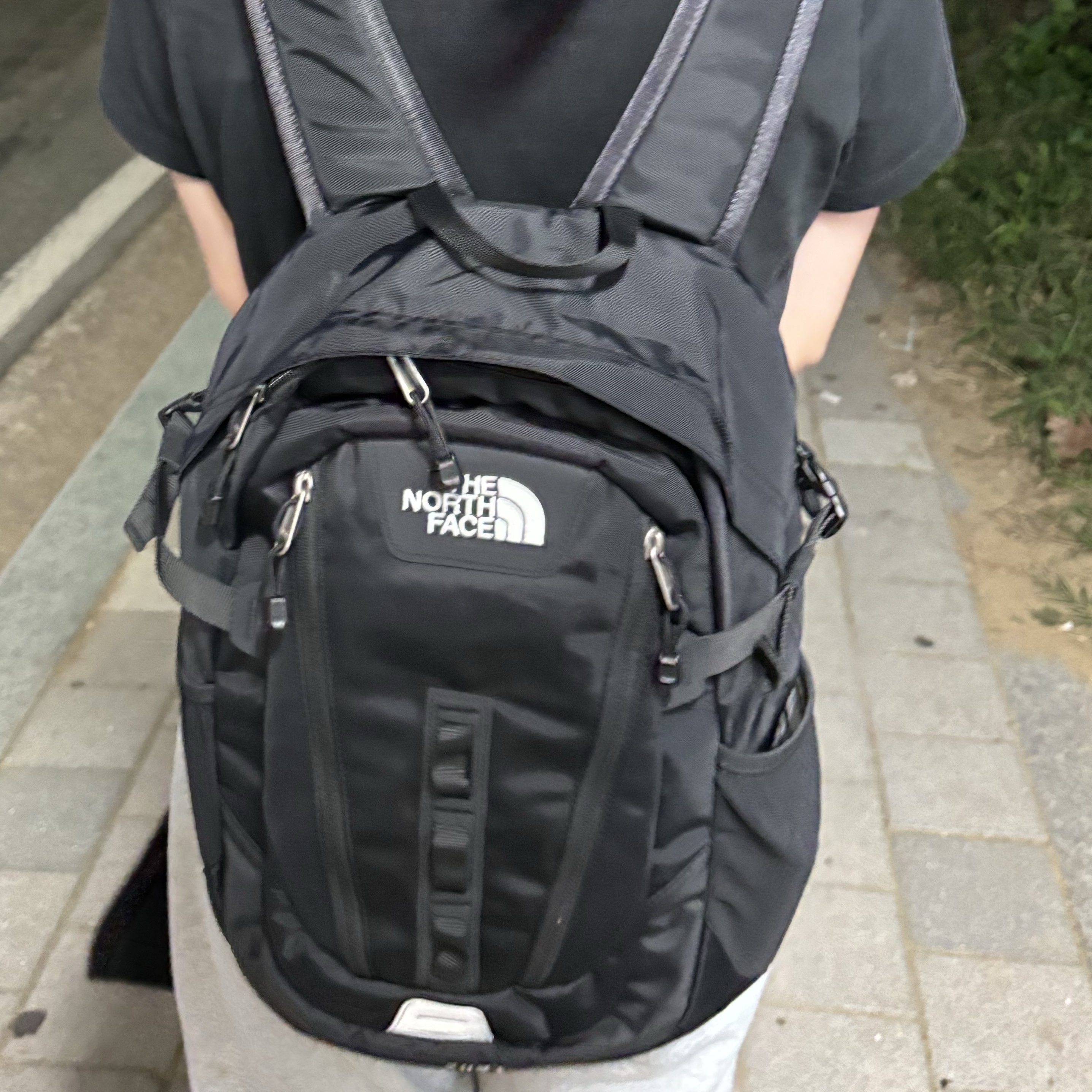 The North Face Mini Shot Black 착용 스타일