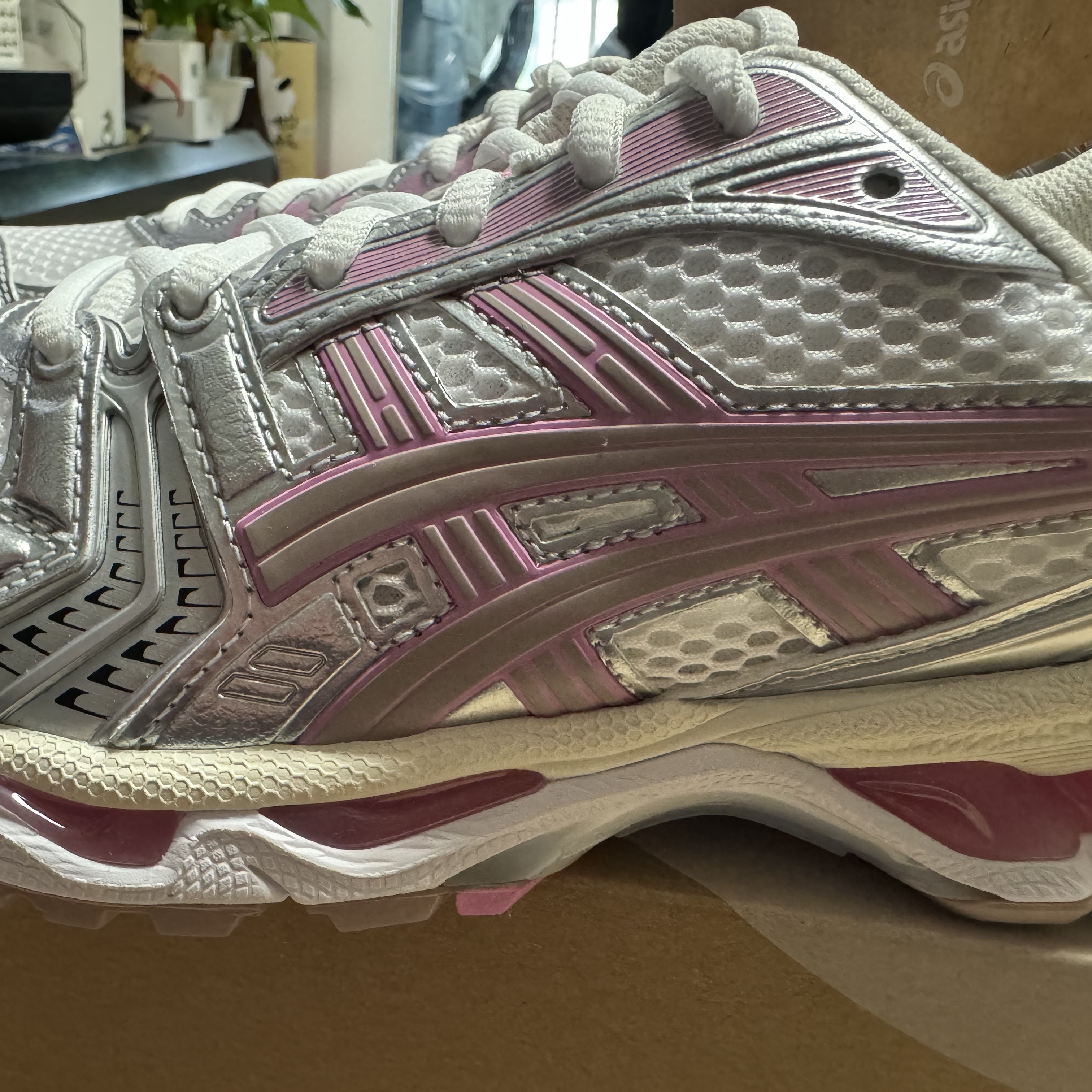 Asics Unlimited Gel-Kayano 14 White Fawn 착용 스타일 - 5