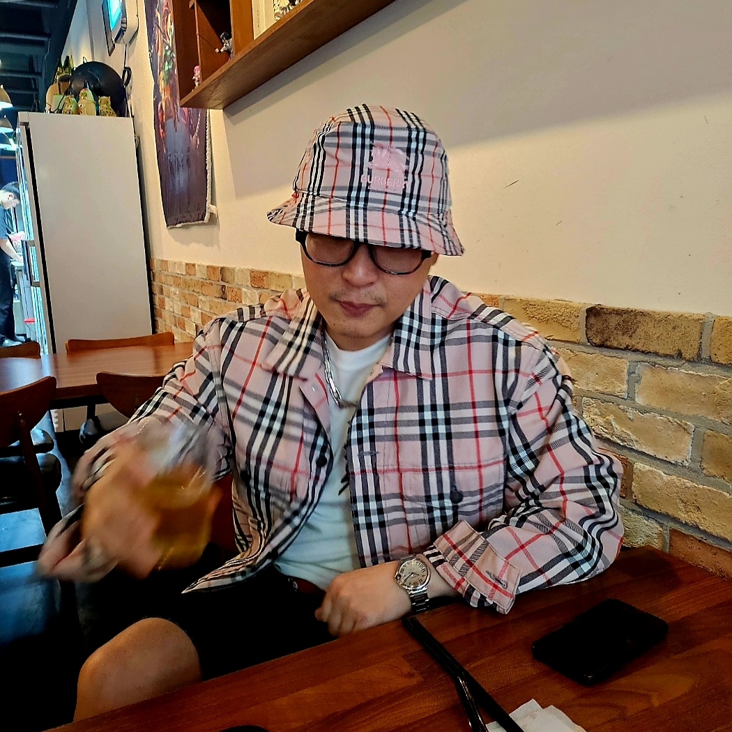 Supreme x Burberry Denim Trucker Jacket Pink - 22SS, Supreme x Burberry Crusher Pink - 22SS 착용 스타일 - 2
