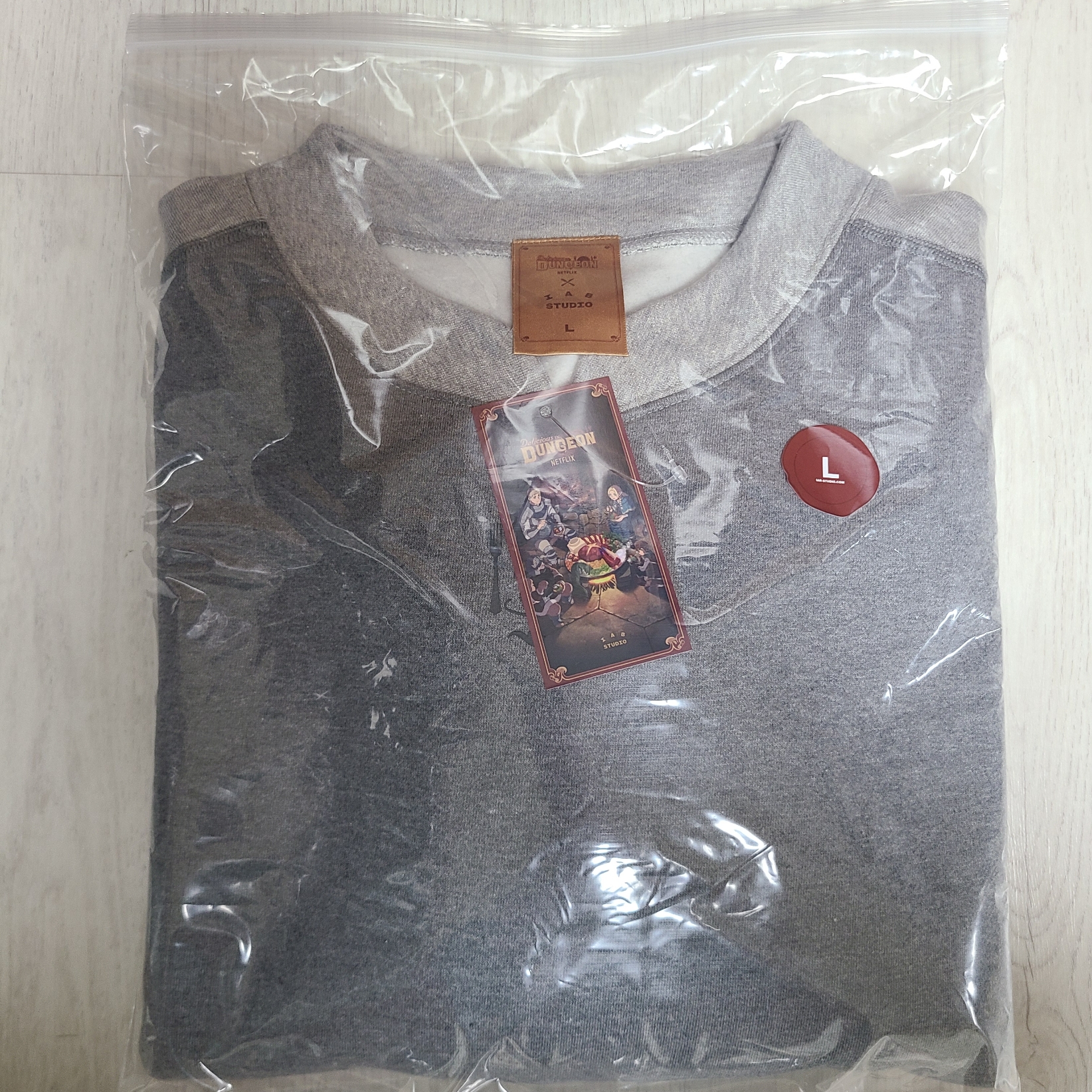 IAB Studio x Delicious in Dungeon Laios Sweatshirt Gray 착용 스타일