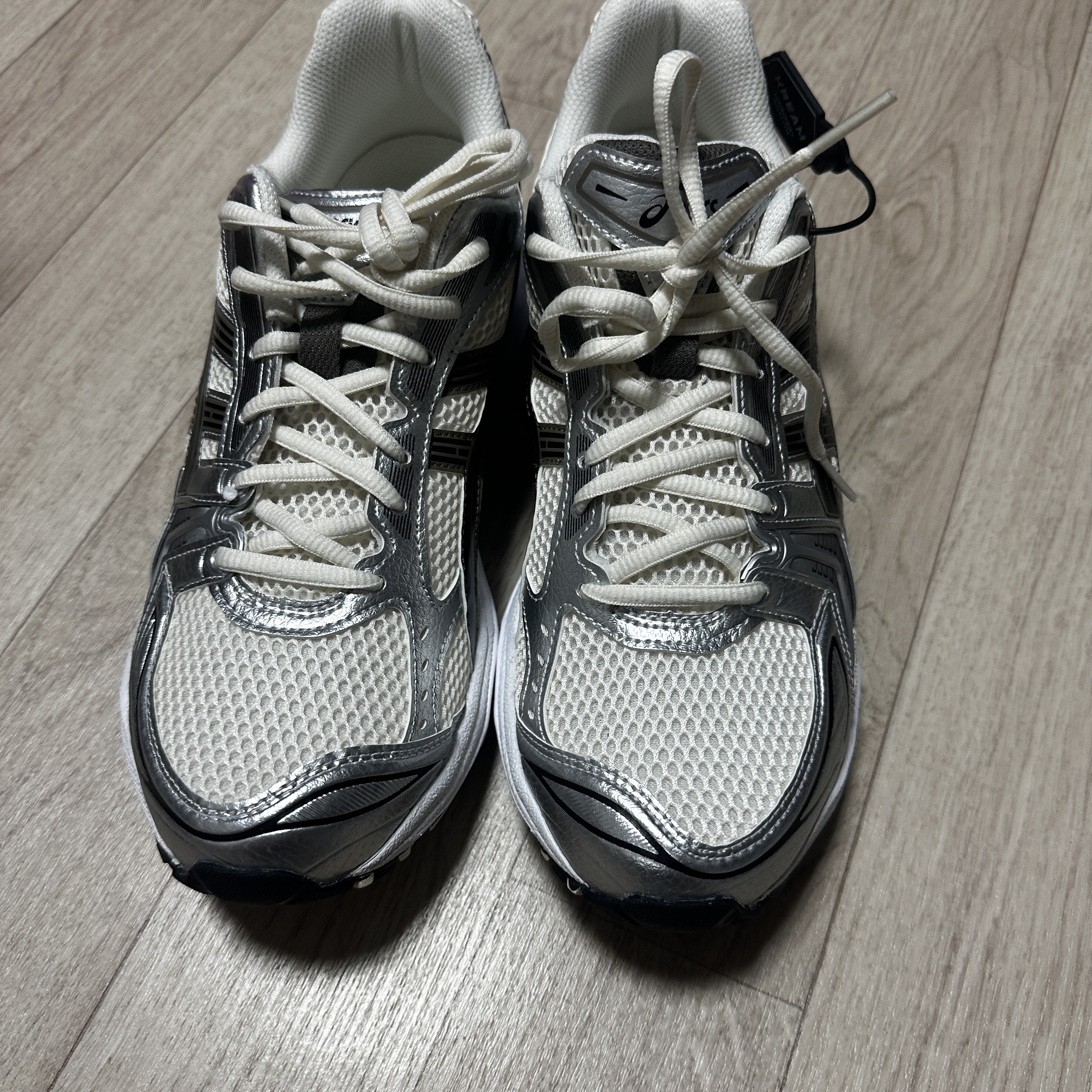 Asics Gel-Kayano 14 Cream Black 착용 스타일