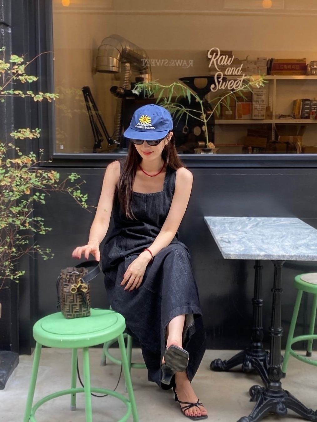 HS x Hank Relaxed Fit Cap Navy 착용 스타일