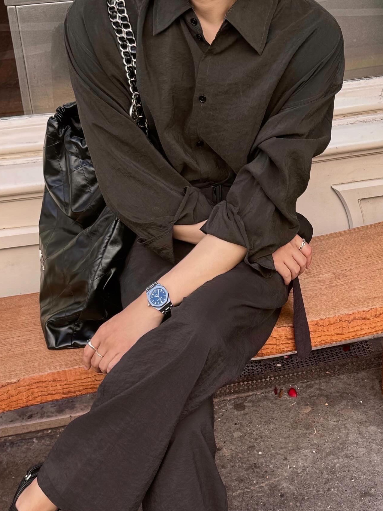 Lemaire Dry Silk Loose Pleated Pants Black, Chanel 22 Backpack Calfskin & Silver Black 착용 스타일