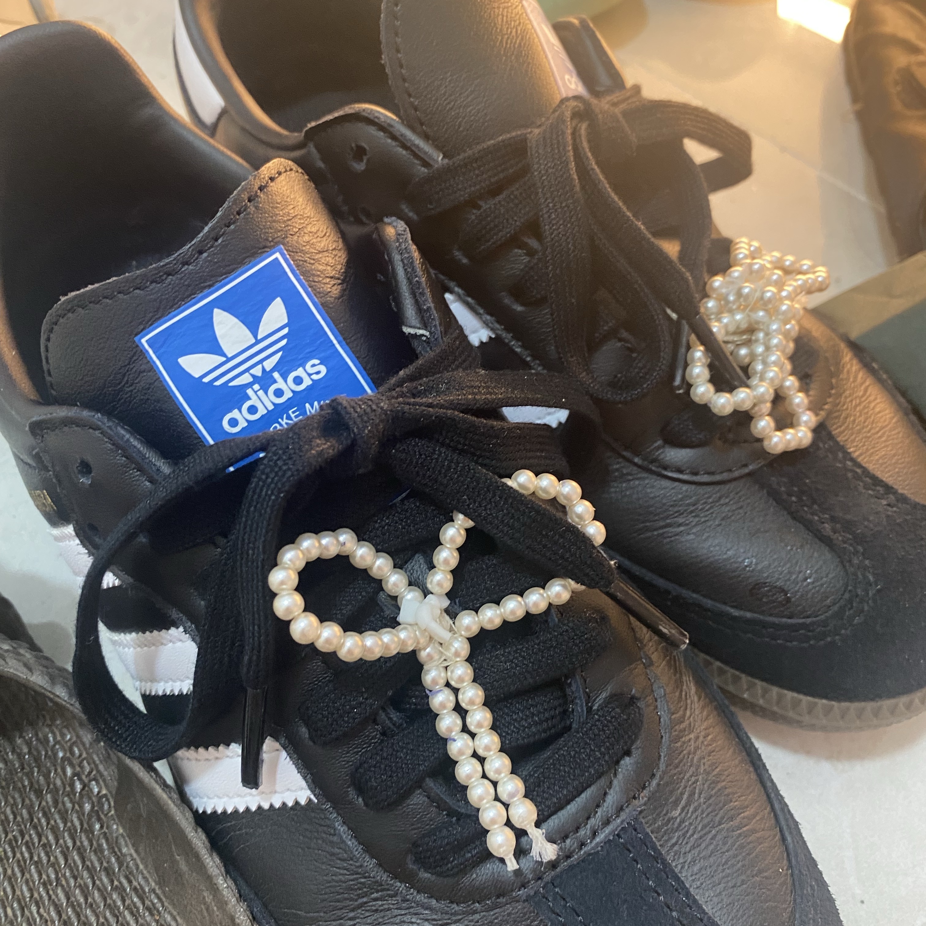 Adidas Samba OG Black White Gum 착용 스타일