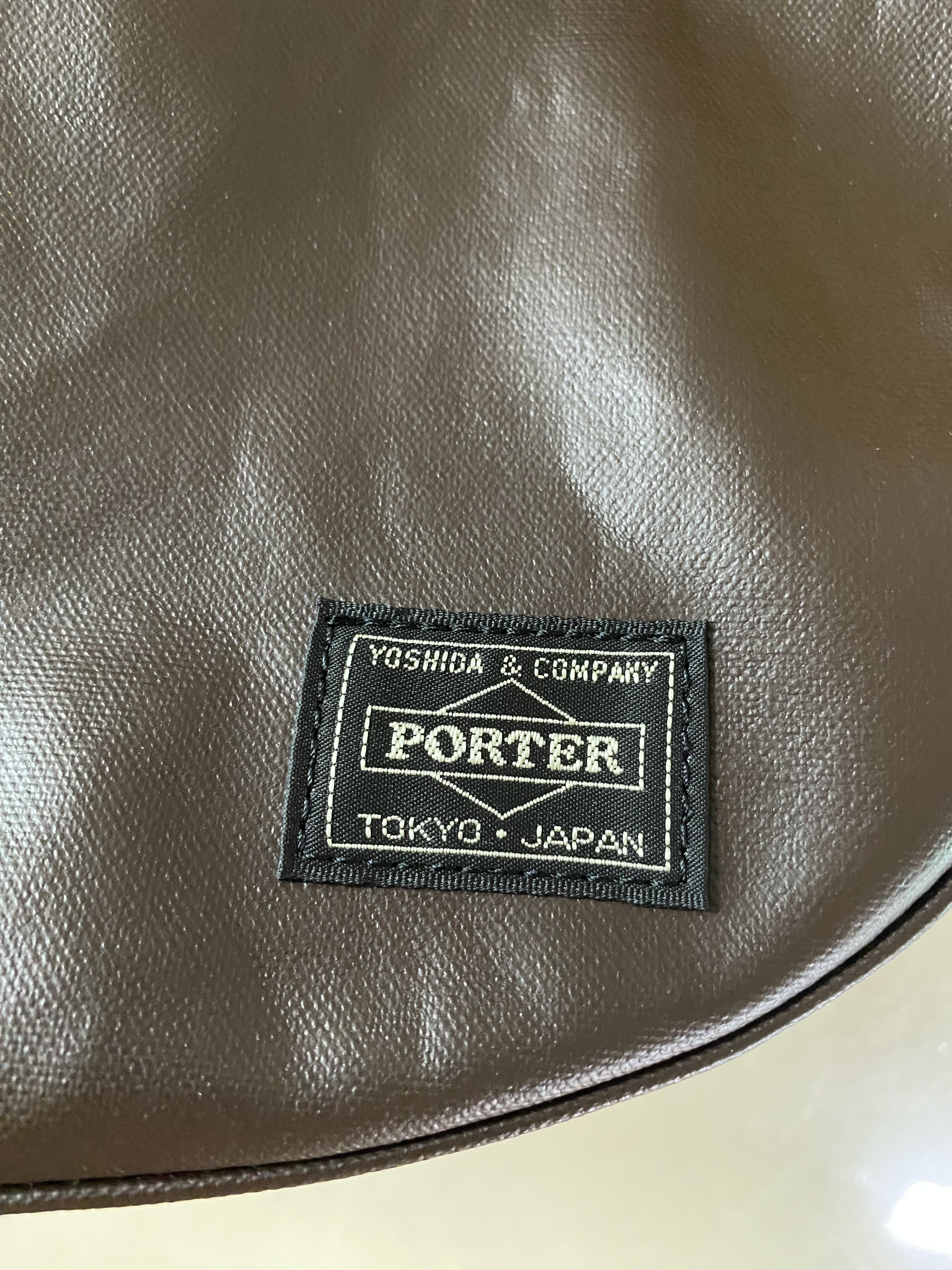 Porter Free Style Shoulder Bag Brown 착용 스타일 - 3