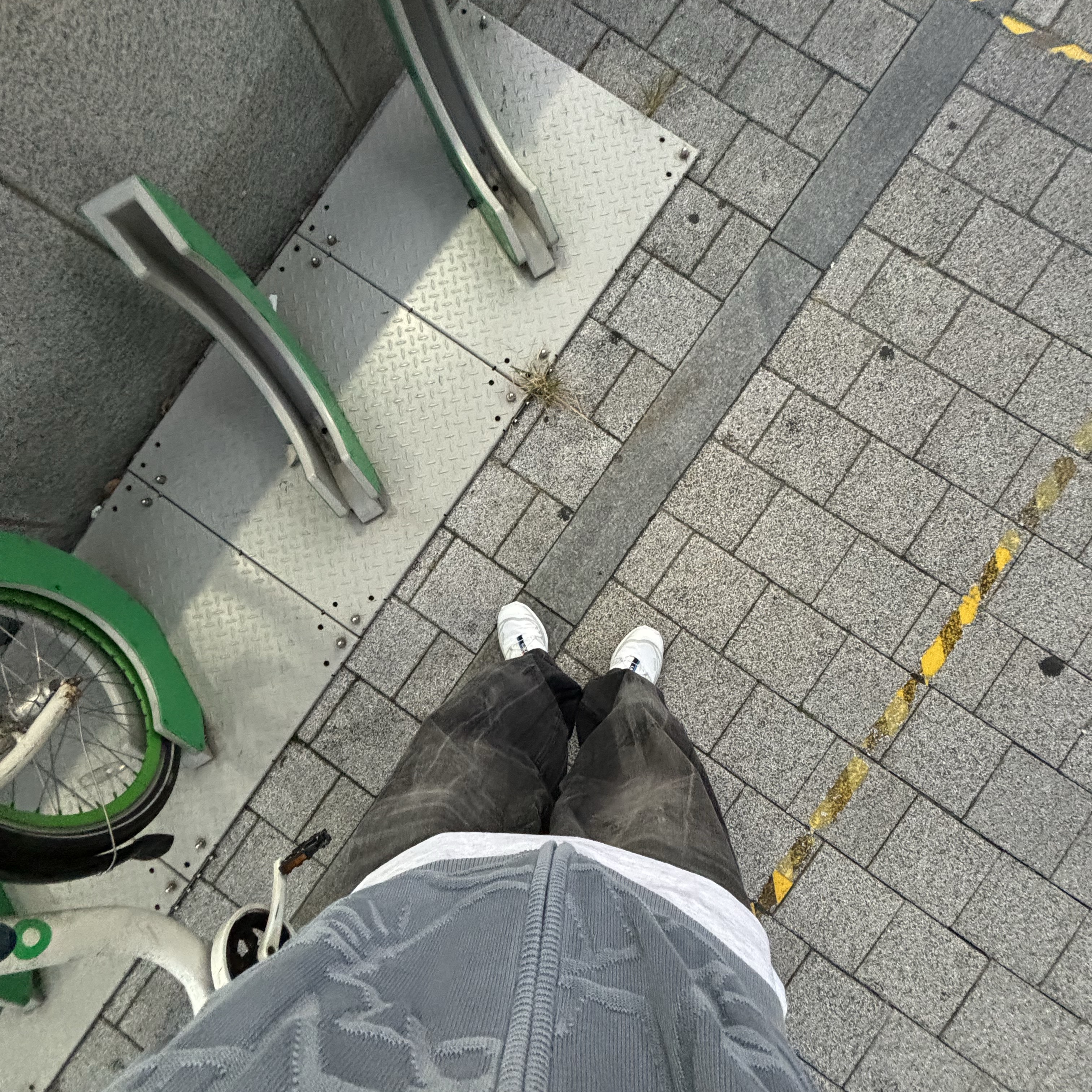 Salomon XT-6 ADV White, Millo Archive Reflect Curved Pants Washed Black 착용 스타일