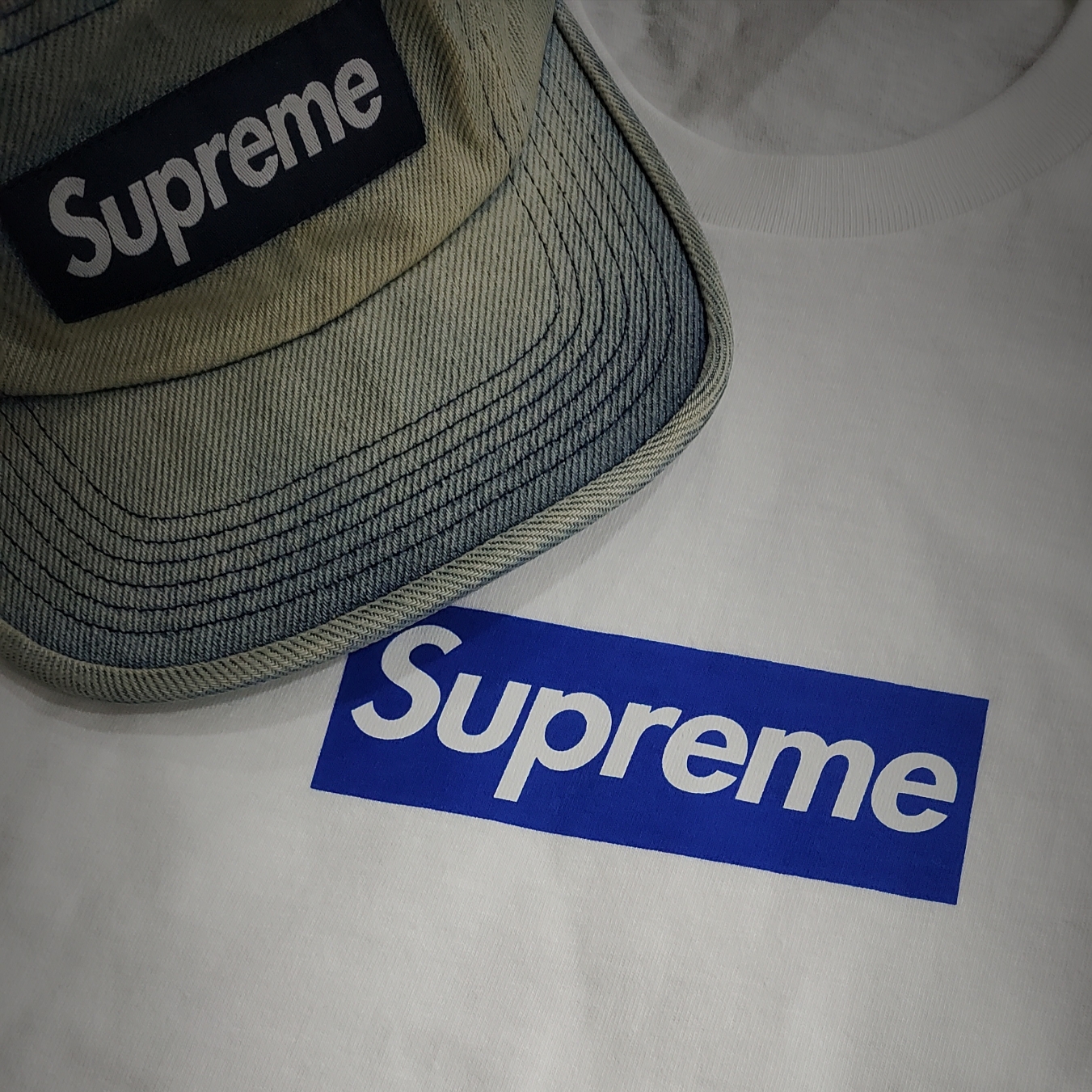 Supreme Seoul Box Logo T-Shirt White - 23FW, Supreme Washed Chino Twill Camp Cap Dirty Indigo - 24SS 착용 스타일 - 2