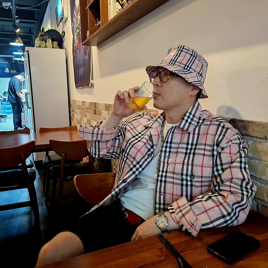 Supreme x Burberry Denim Trucker Jacket Pink - 22SS, Supreme x Burberry Crusher Pink - 22SS 착용 스타일 - 1