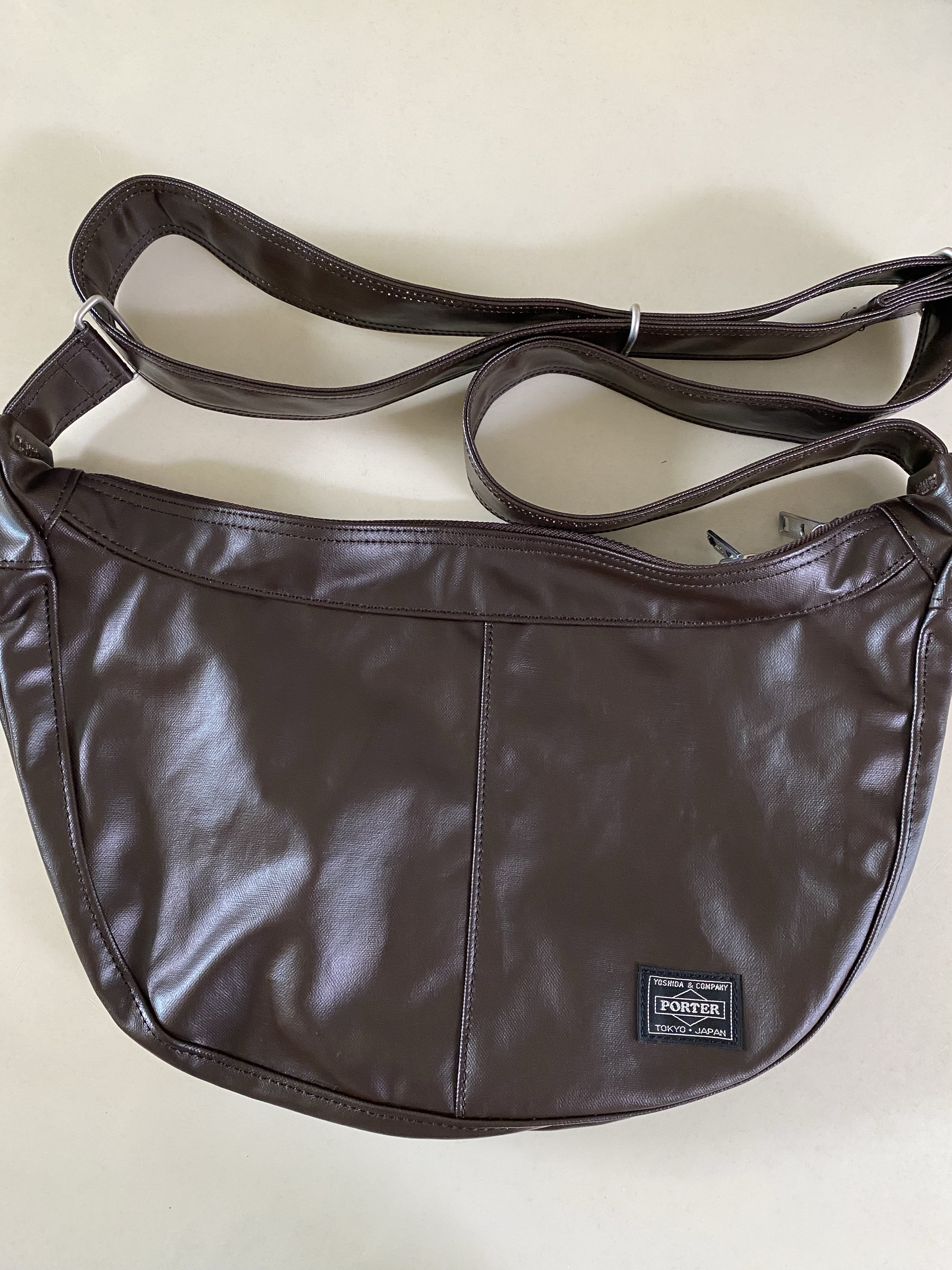Porter Free Style Shoulder Bag Brown 착용 스타일 - 1
