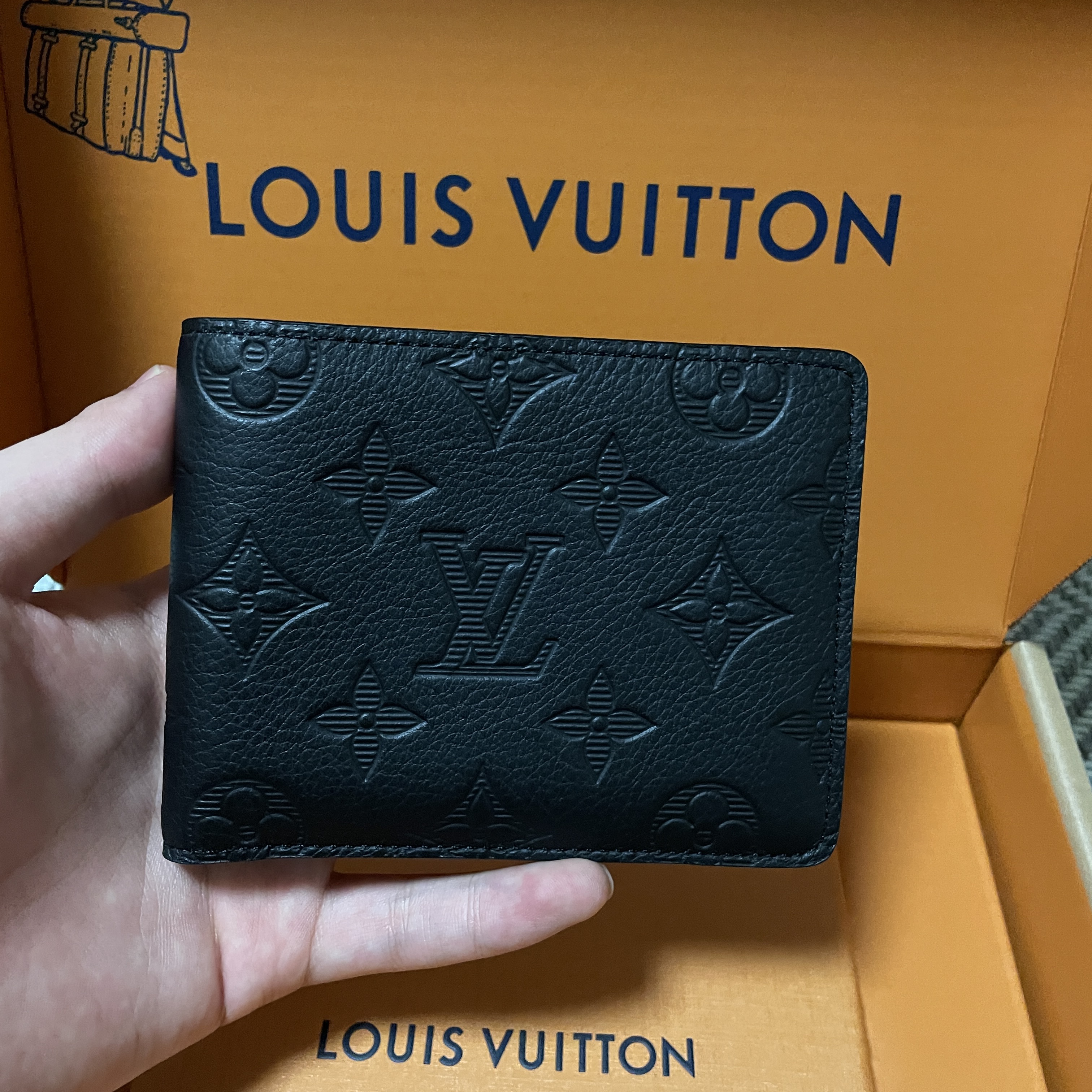 Louis Vuitton Multiple Wallet Monogram Shadow 착용 스타일 - 4