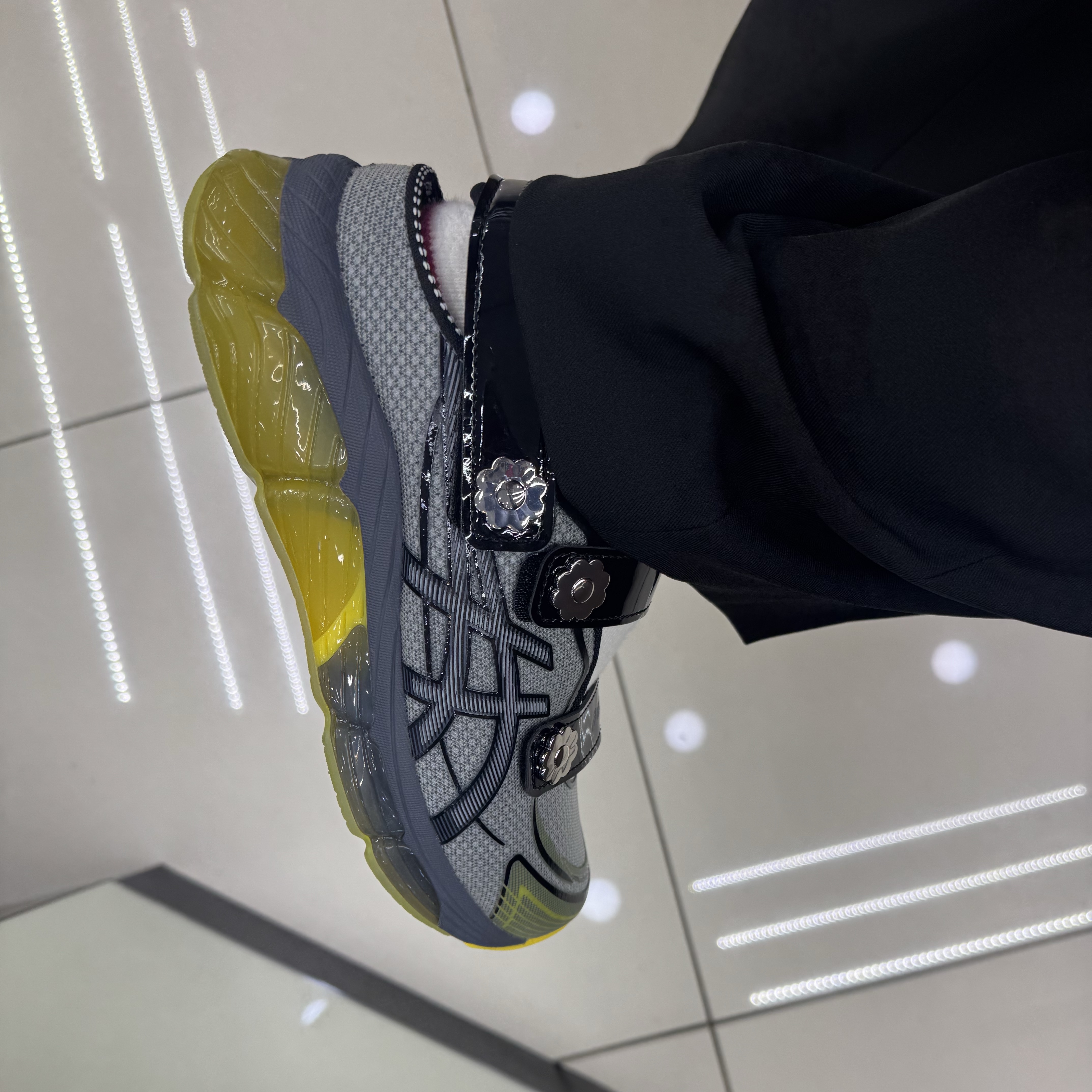 Asics x Cecilie Bahnsen Gel-Quantum 360 VIII Grey Yellow 착용 스타일 - 2