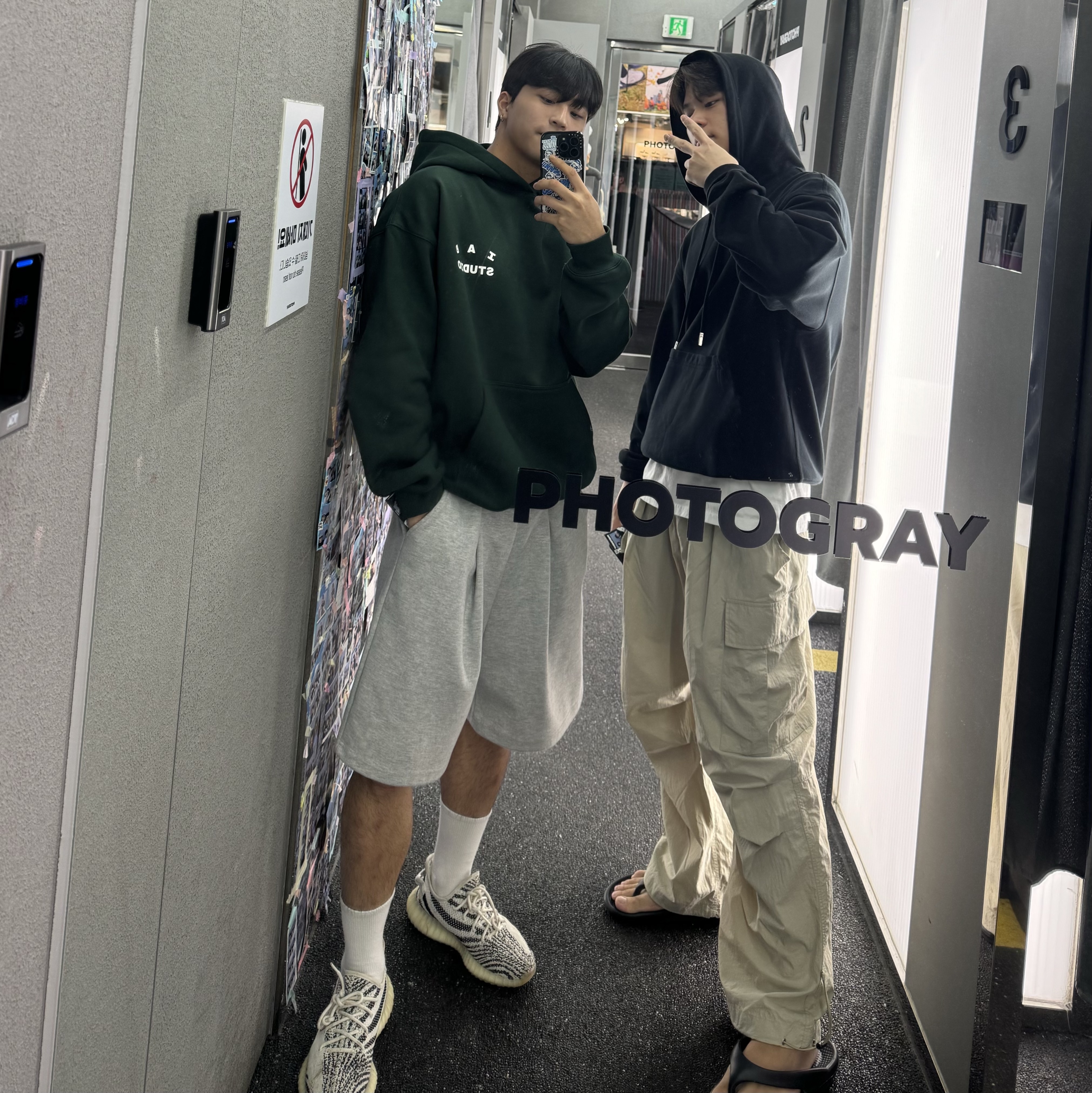 IAB Studio Hoodie Deep Green, Adidas Yeezy Boost 350 V2 Zebra 2017/2019/2020 착용 스타일
