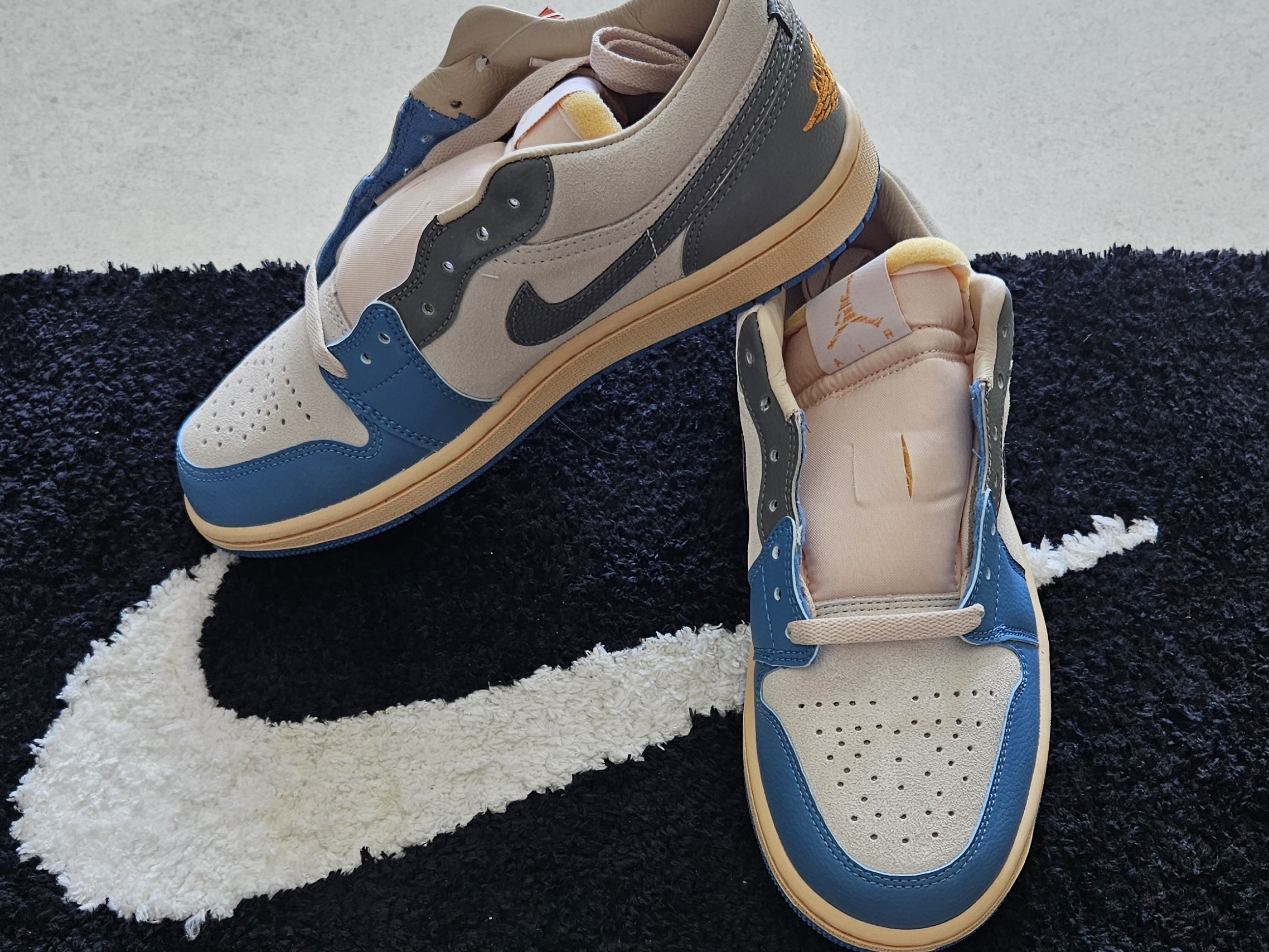Jordan 1 Low SE Tokyo 96 착용 스타일 - 1