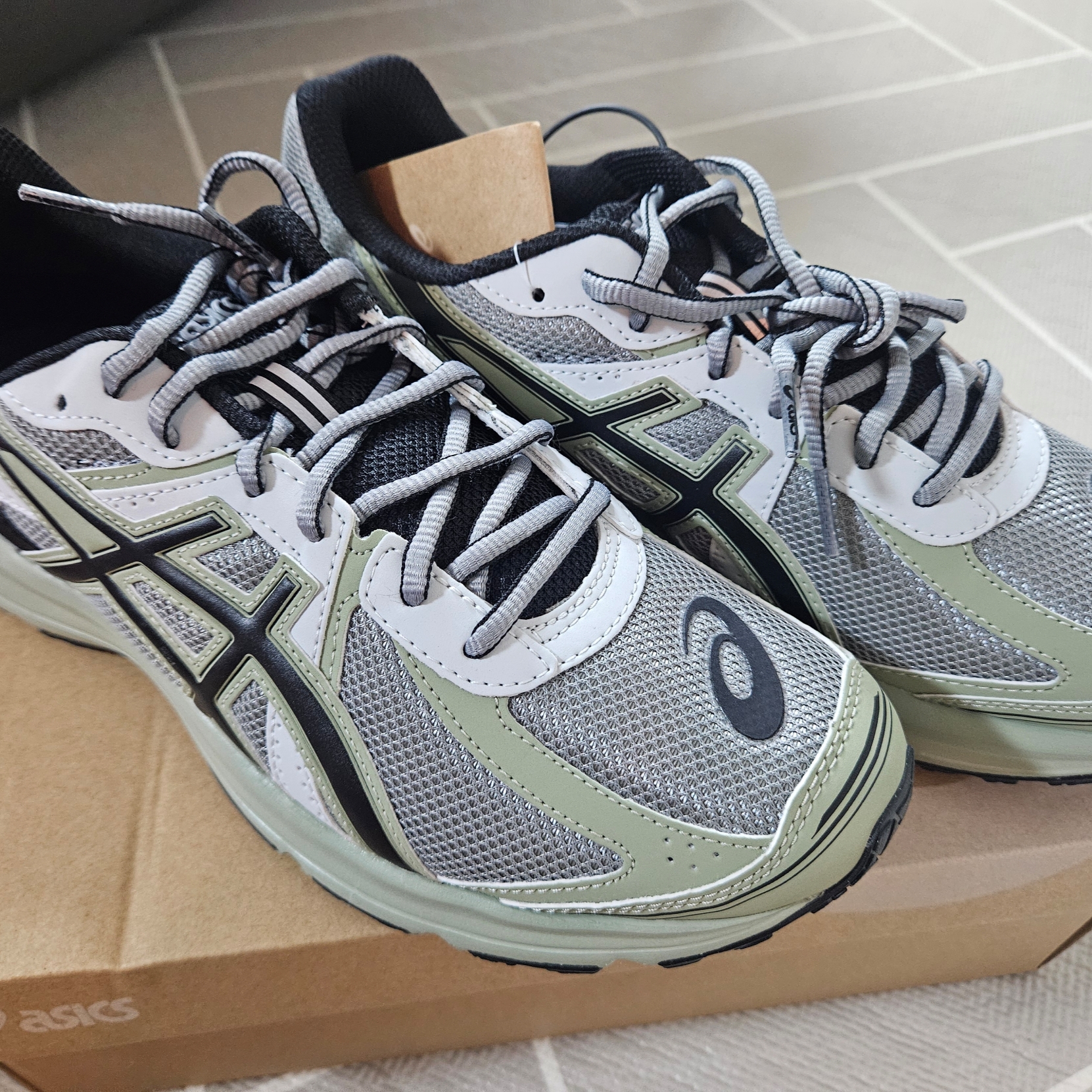 Asics Jog 100 S Sheet Rock - 2E Wide 착용 스타일