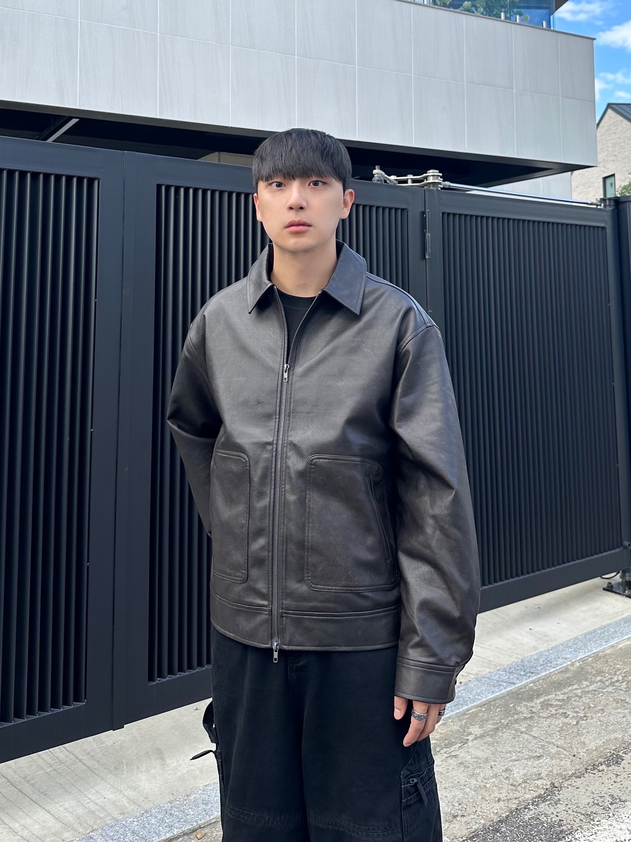 Balenciaga Cargo Sneakers White Grey 착용 스타일 - 3