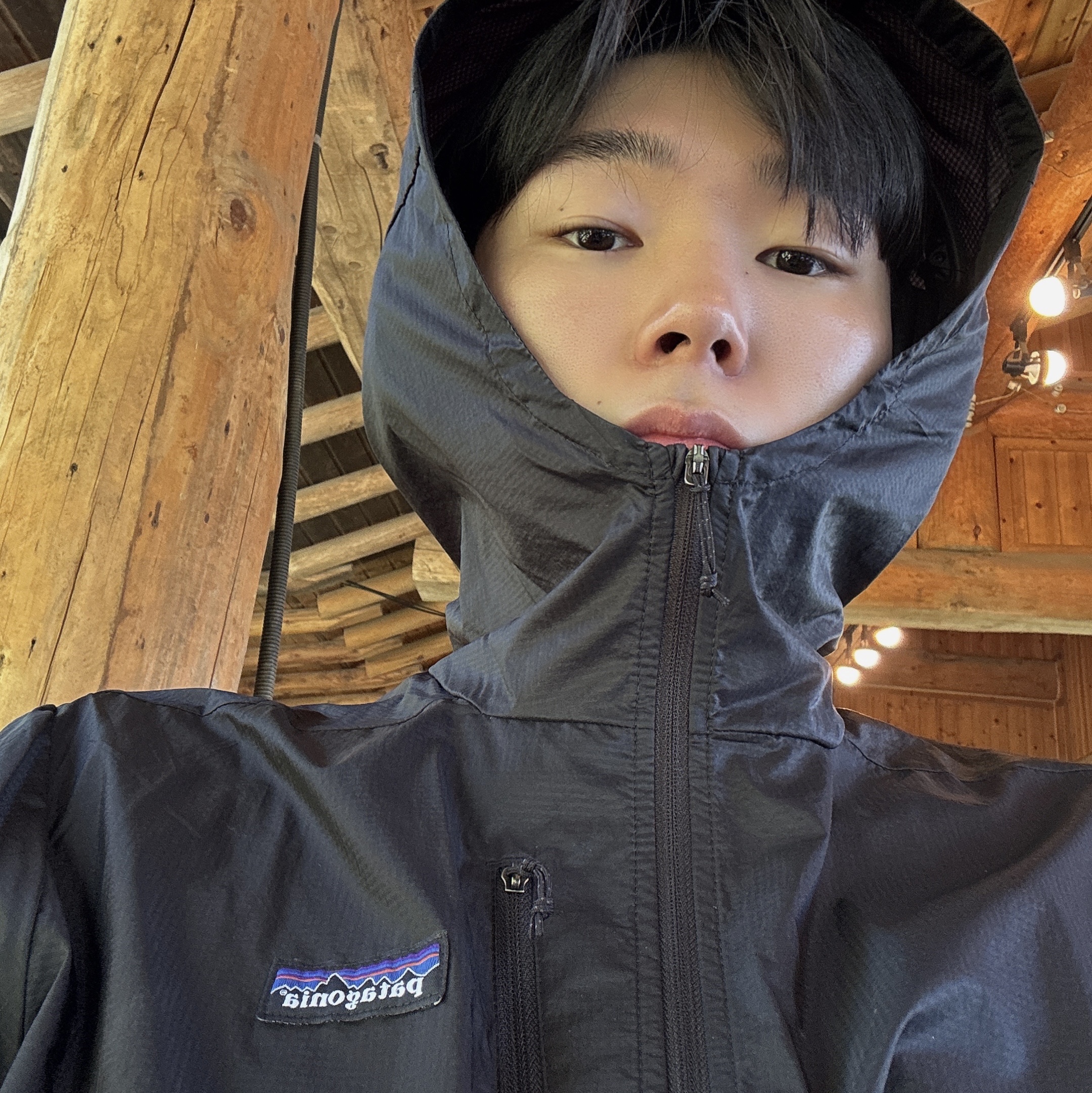 Patagonia Houdini Jacket Black/Black 착용 스타일