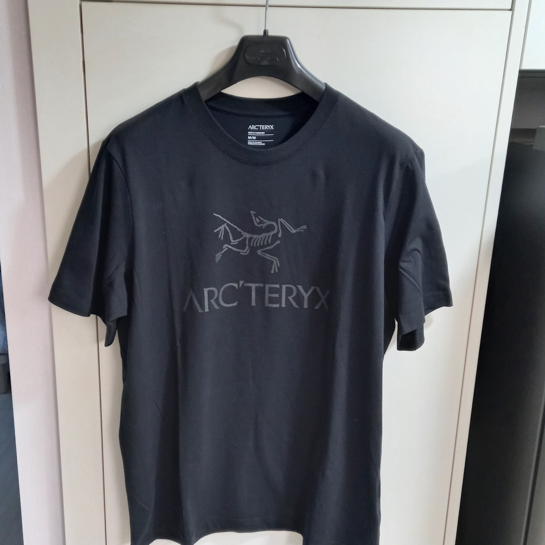 Arc'teryx Arc'word Logo SS T-Shirt Black, Arc'teryx Arc'word SS T-Shirt Black 착용 스타일 - 2