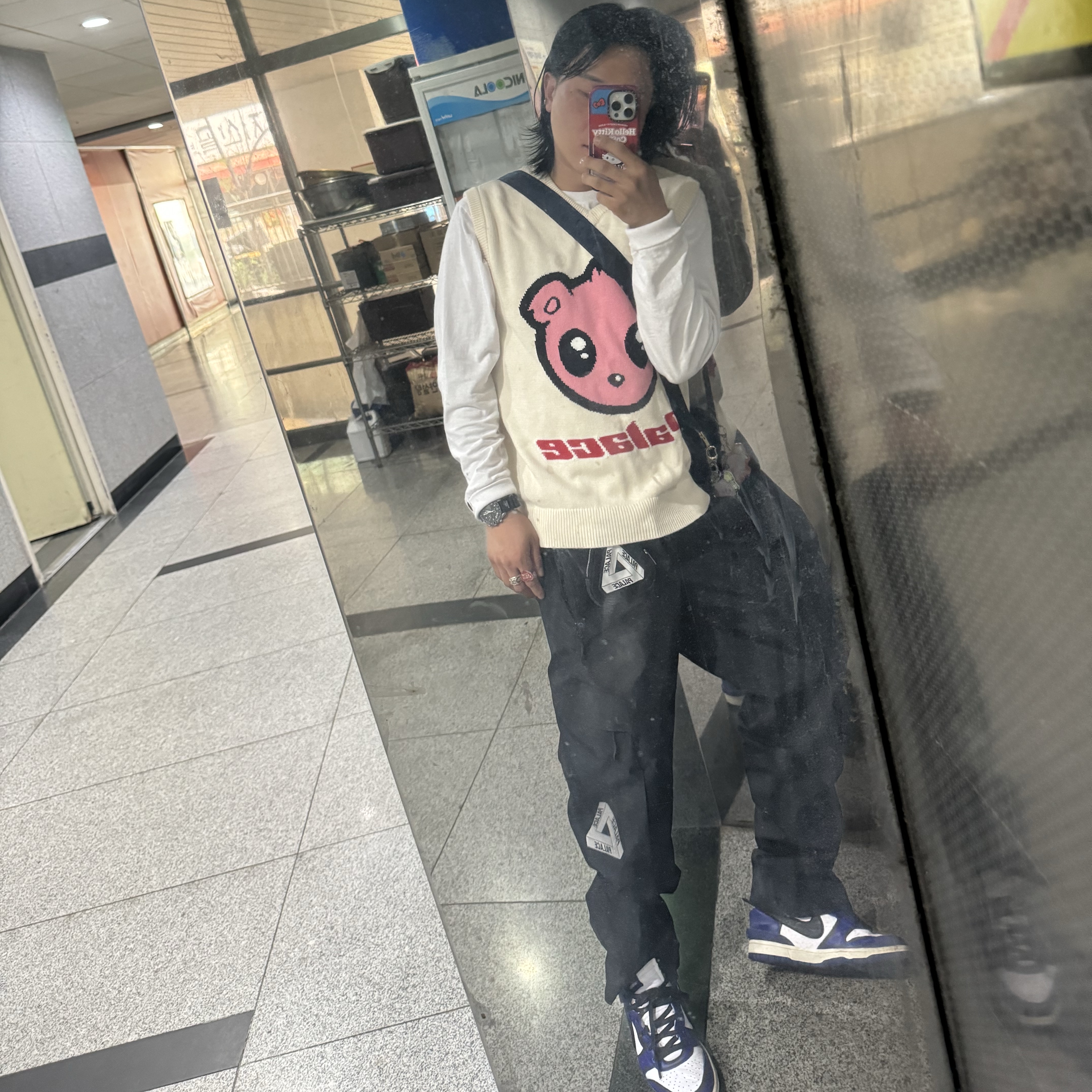 Palace Kawaii Vest Knit Soft White - 23SS, Palace Gore-Tex Cargo Bottom Black - 23SS 착용 스타일