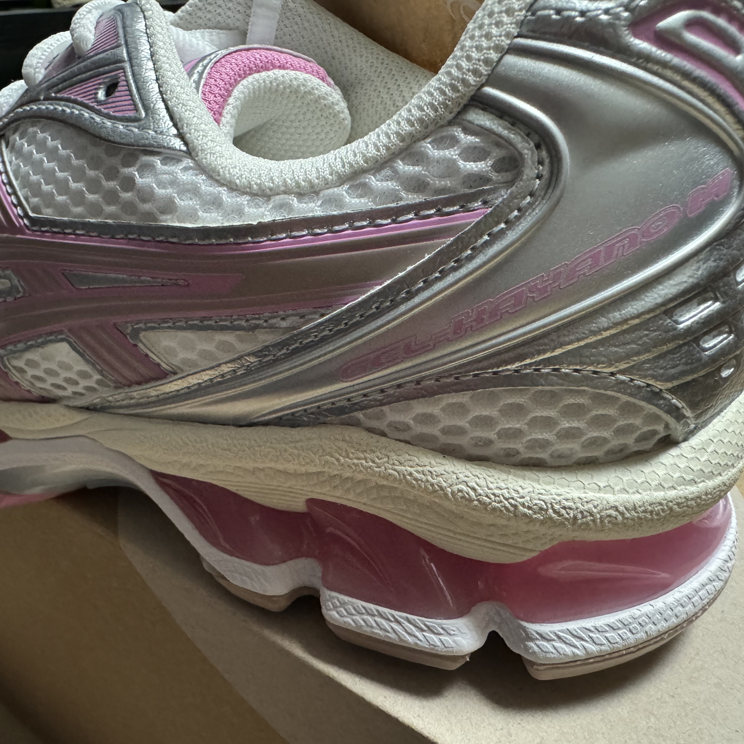 Asics Unlimited Gel-Kayano 14 White Fawn 착용 스타일 - 4